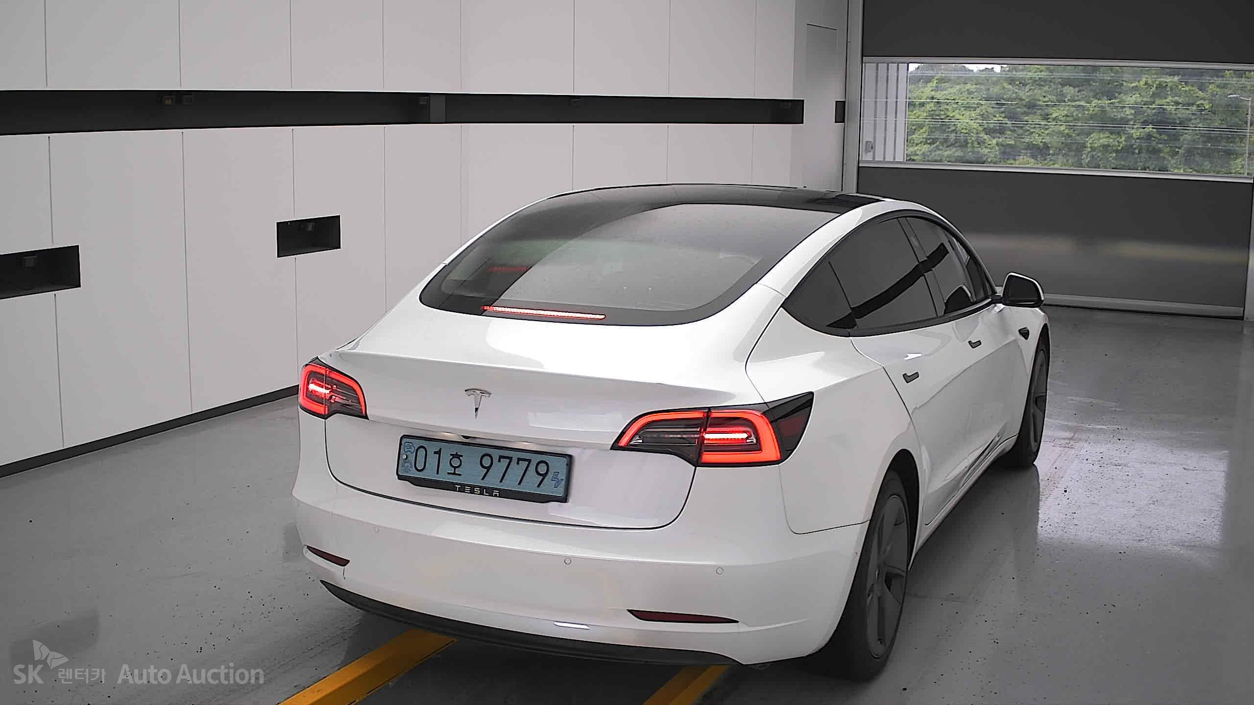 2021 - tesla model 3