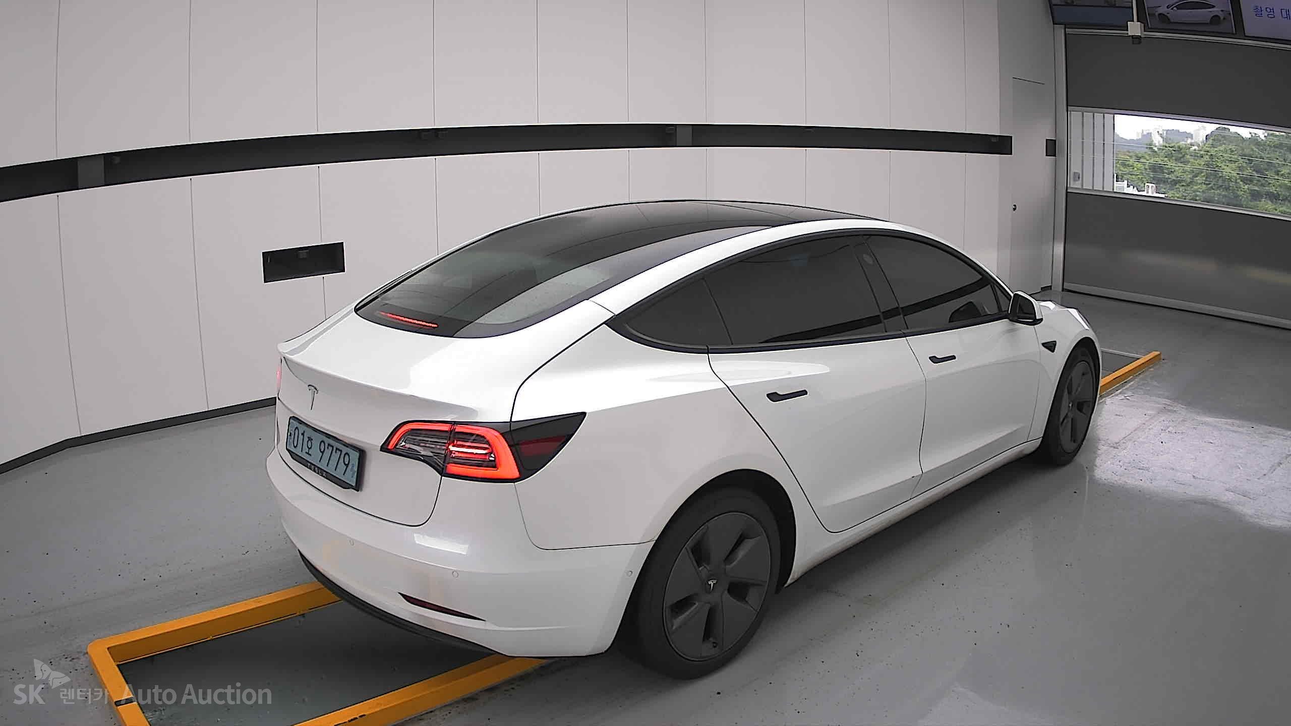 2021 - tesla model 3