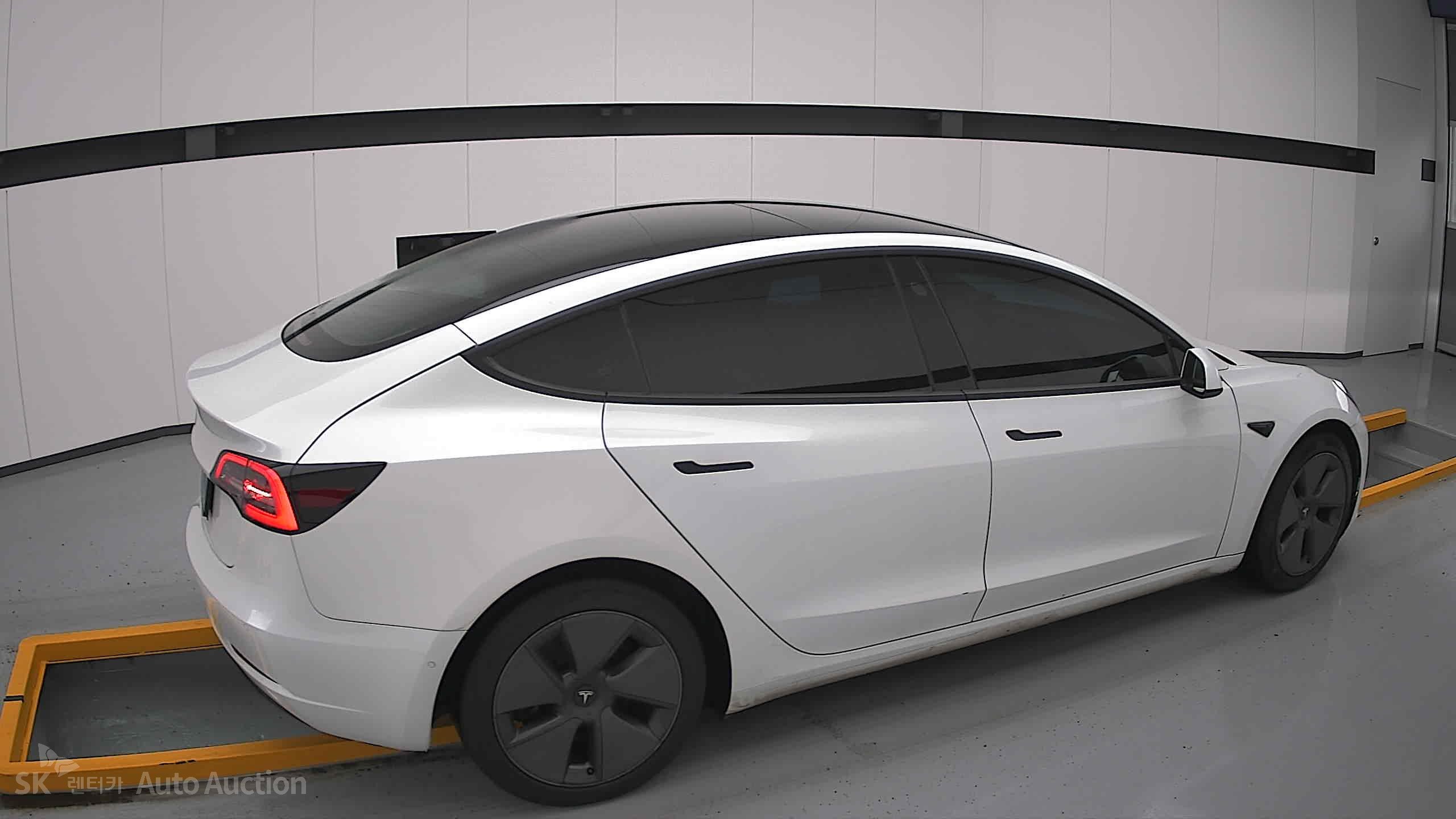 2021 - tesla model 3