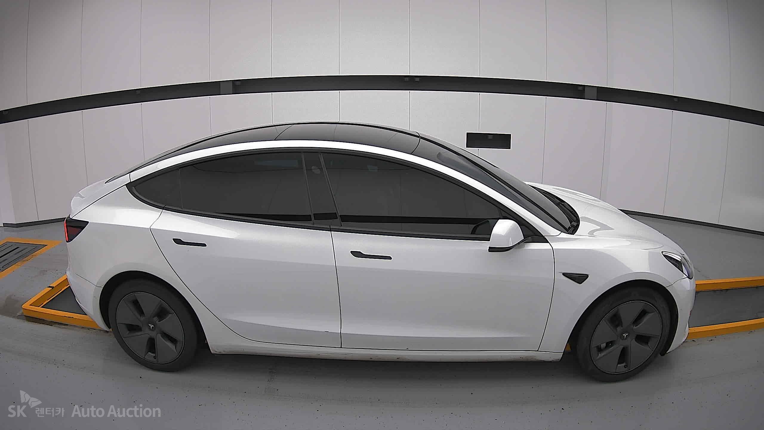2021 - tesla model 3