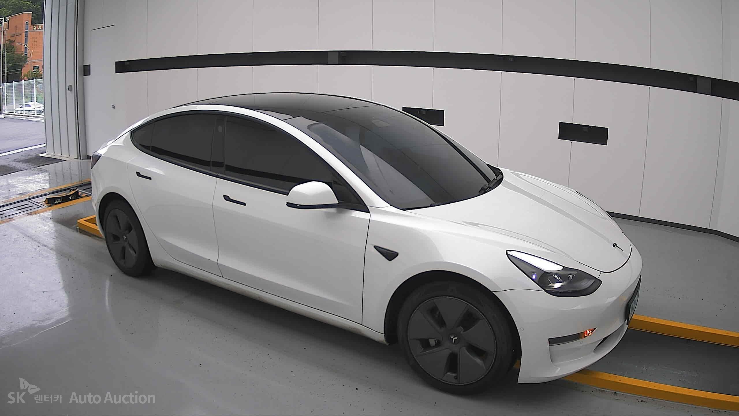 2021 - tesla model 3