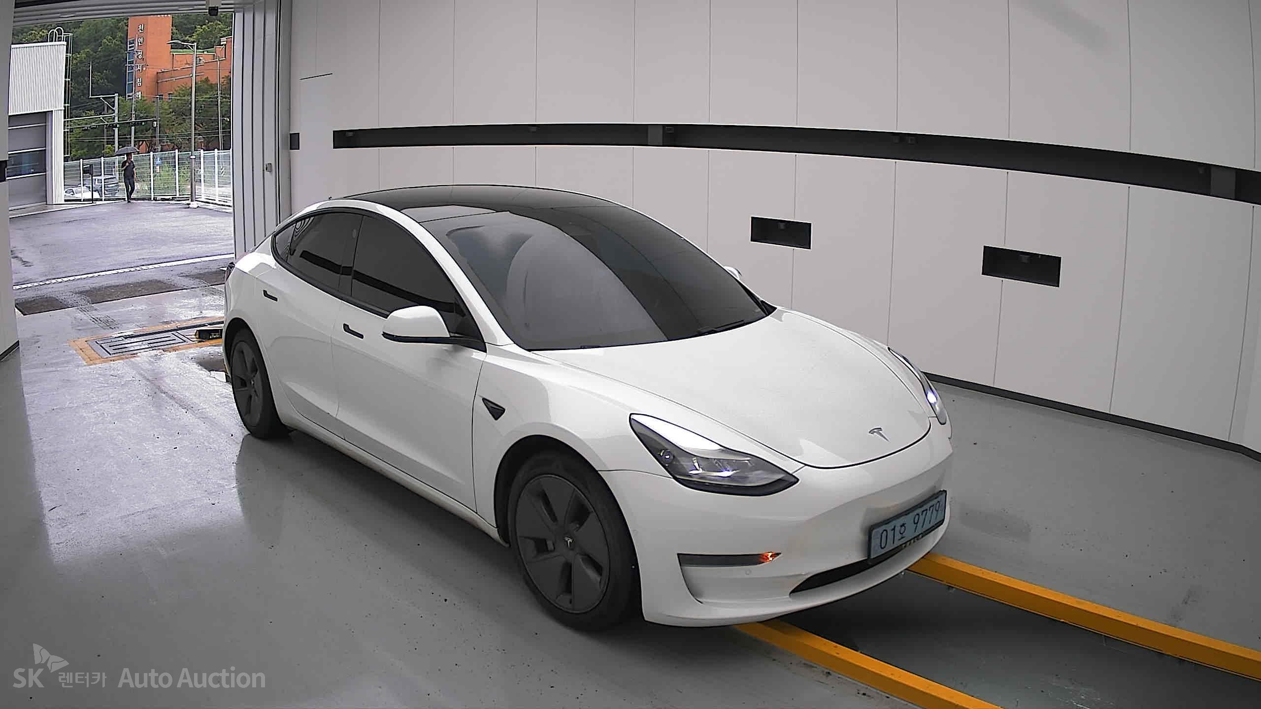 2021 - tesla model 3