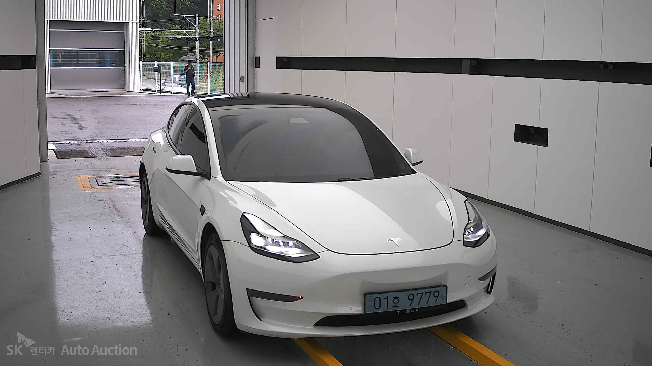 2021 - tesla model 3