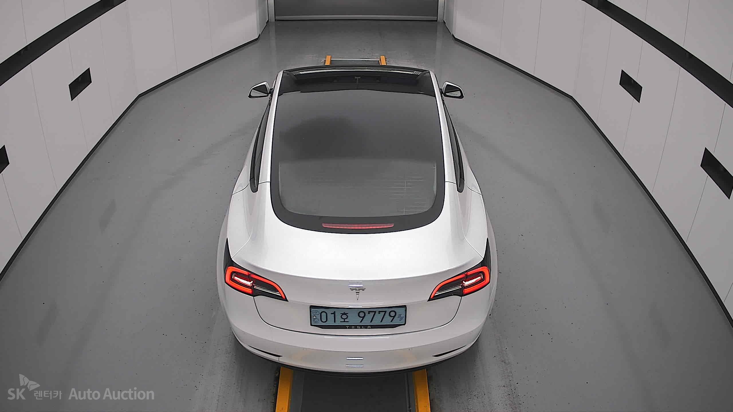 2021 - tesla model 3