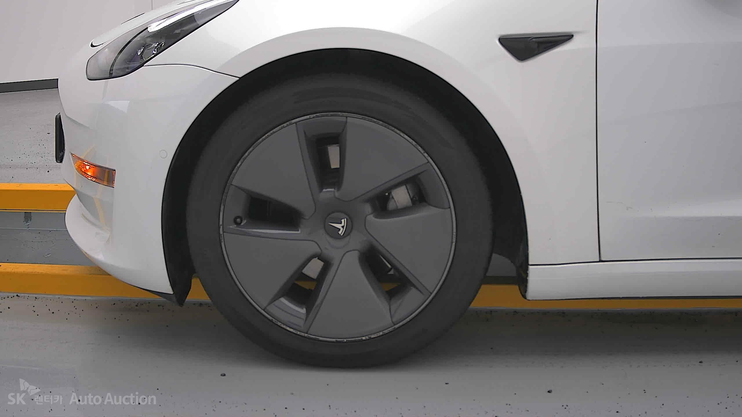 2021 - tesla model 3