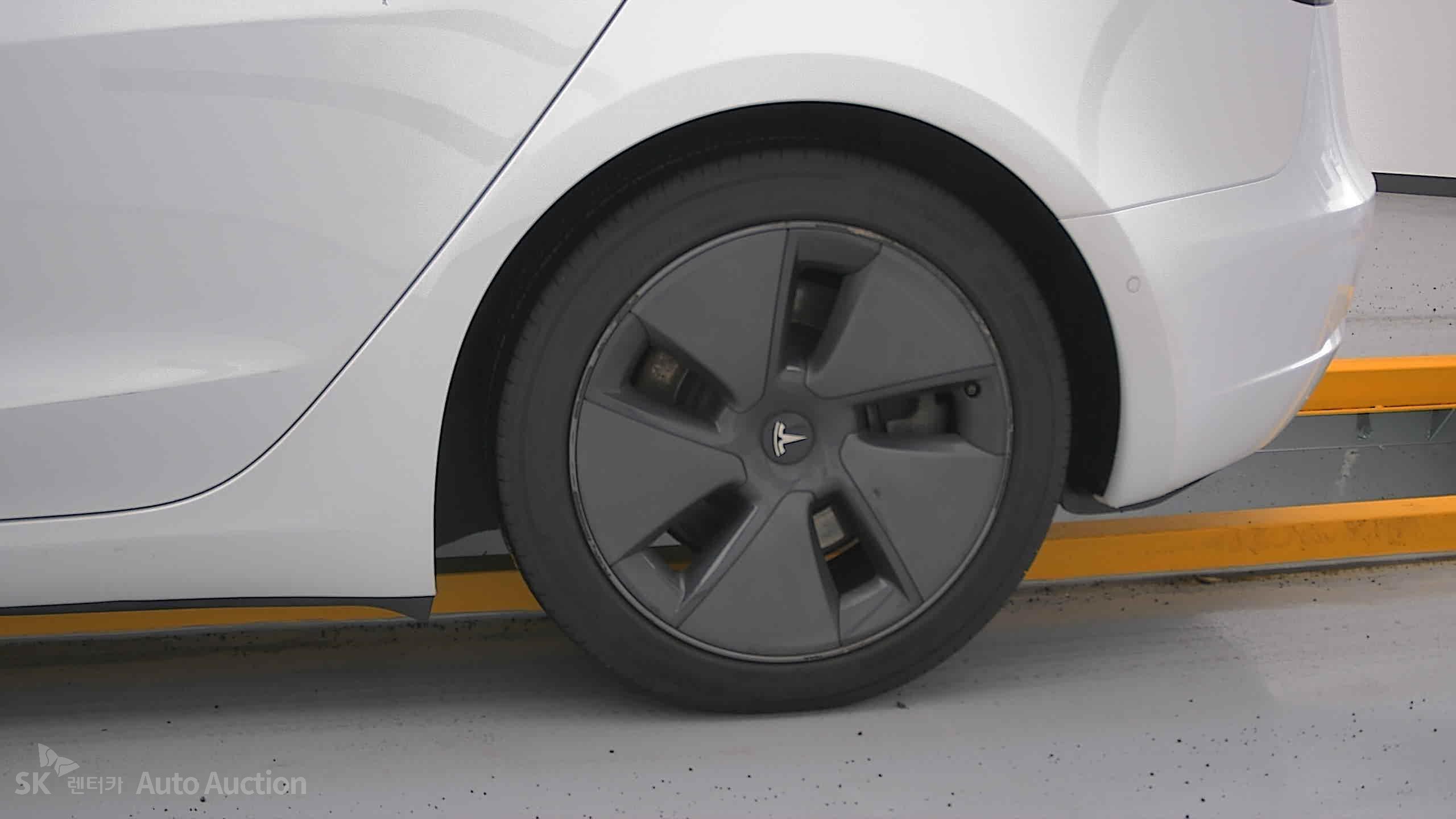 2021 - tesla model 3
