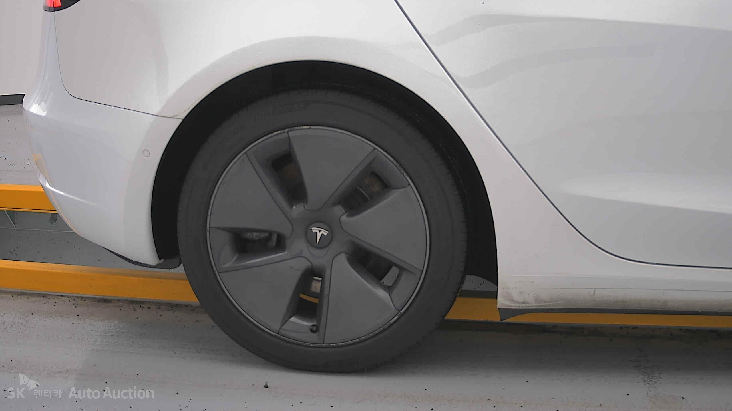 2021 - tesla model 3