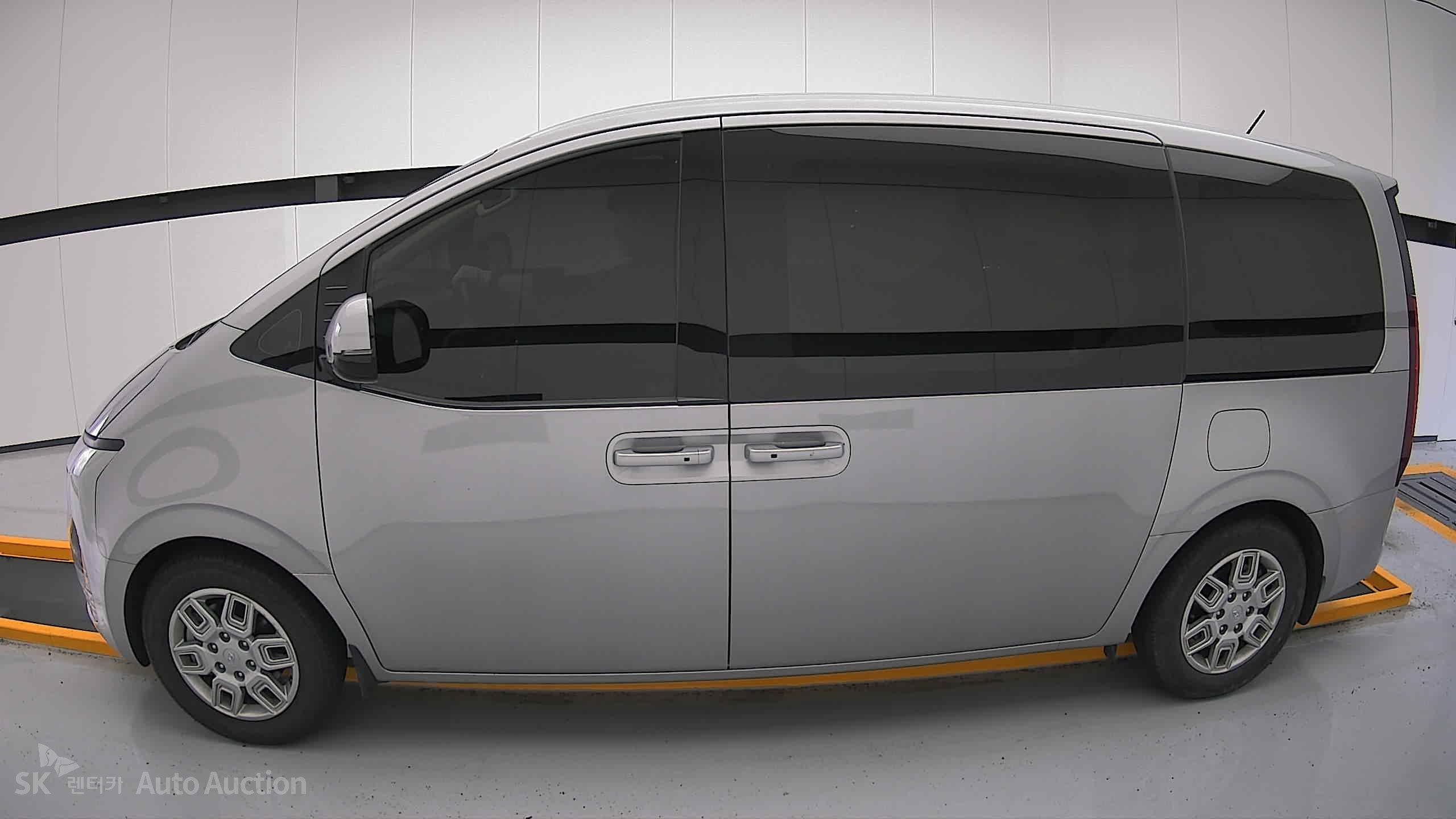 2022 - hyundai staria