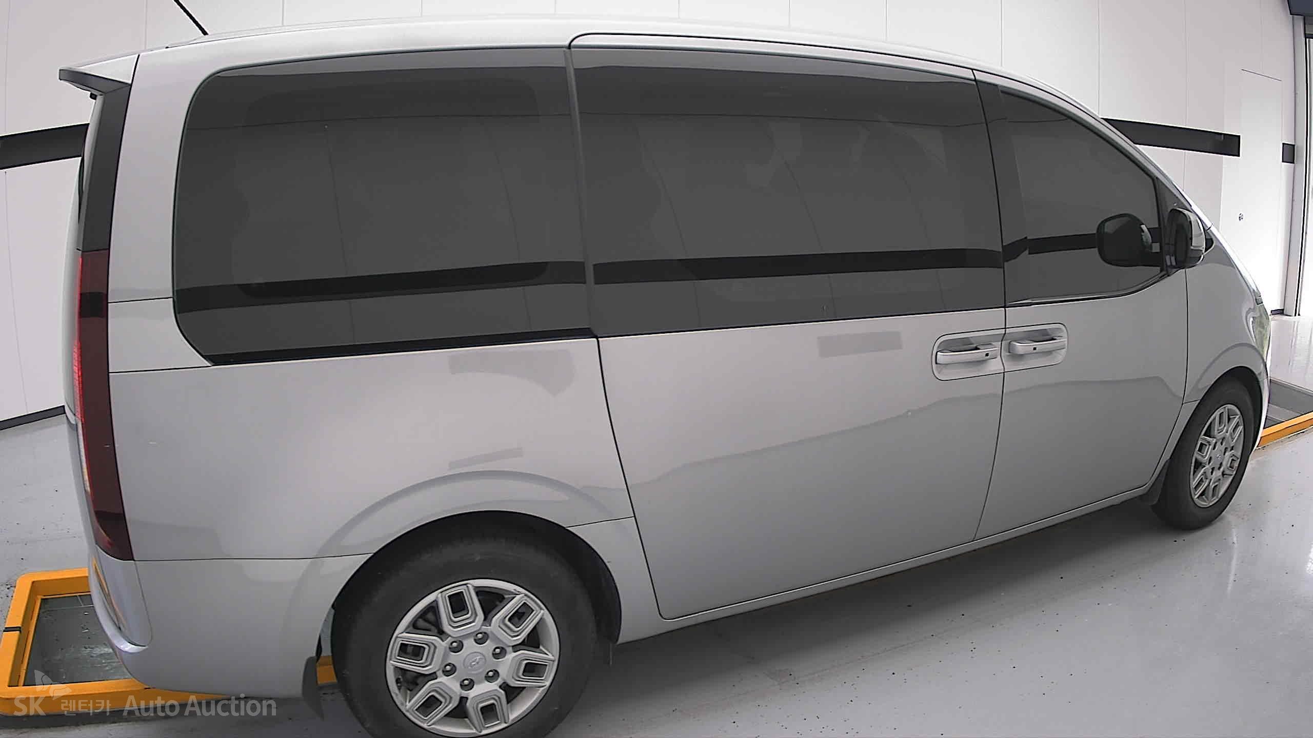 2022 - hyundai staria