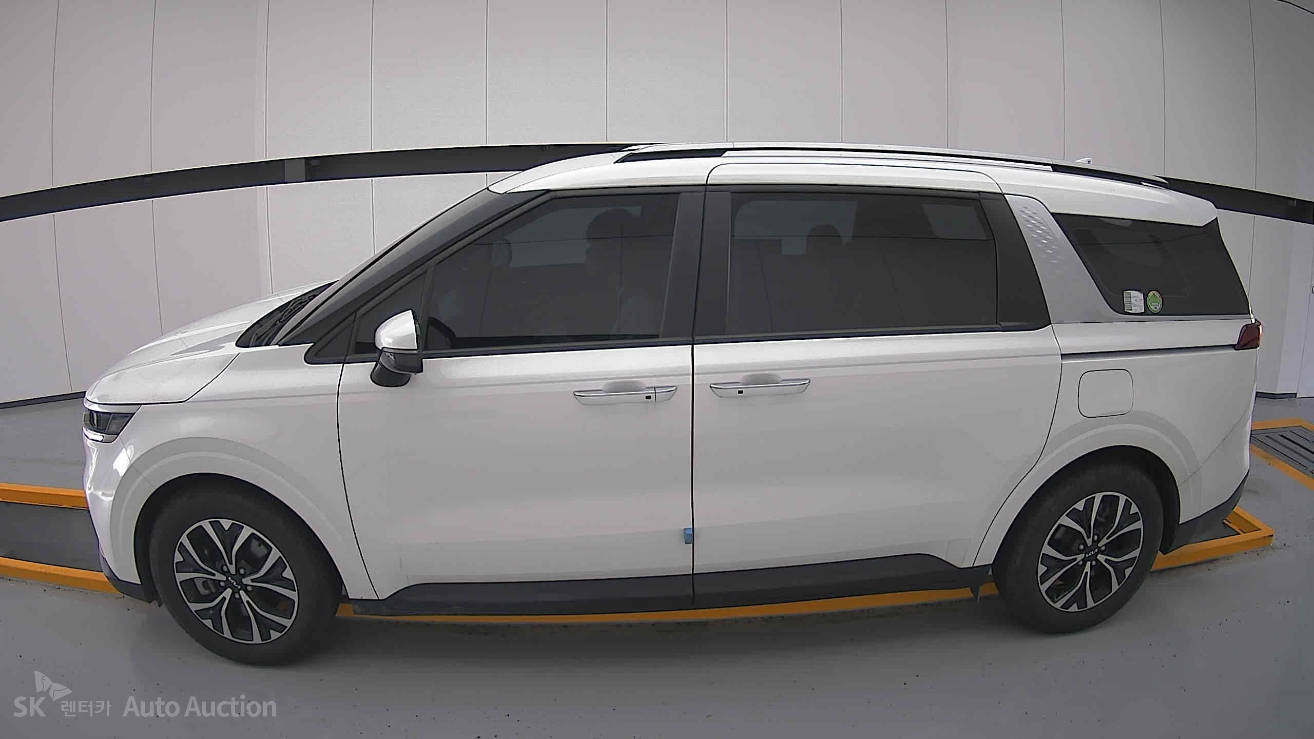 2023 - kia carnival