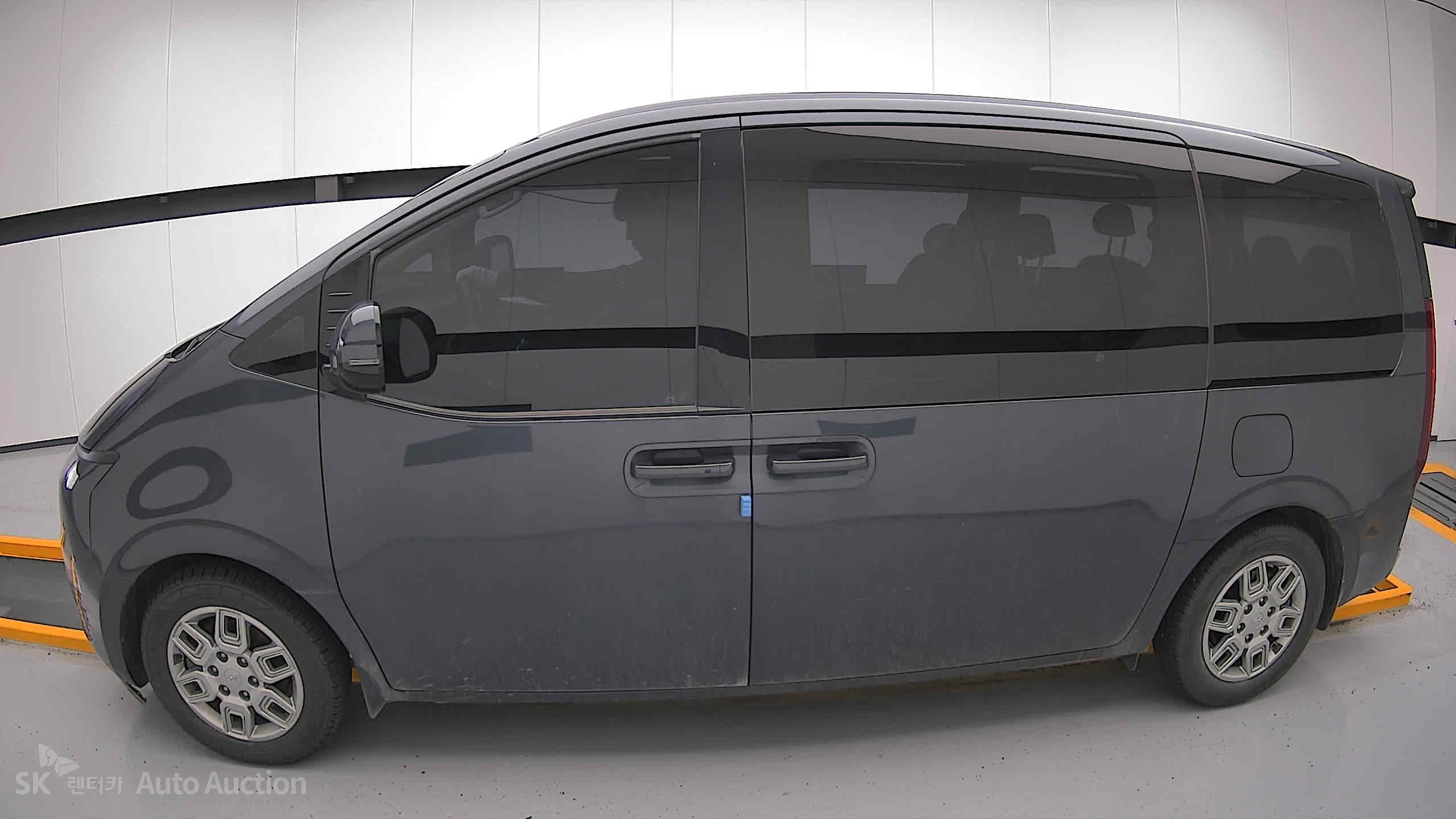 2022 - hyundai staria