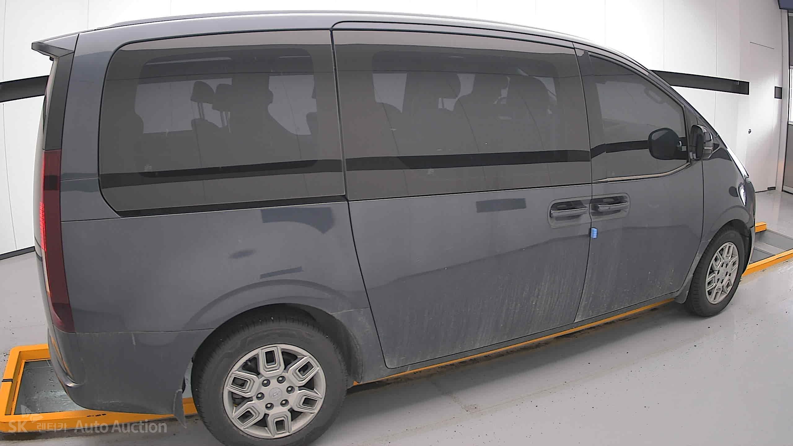 2022 - hyundai staria