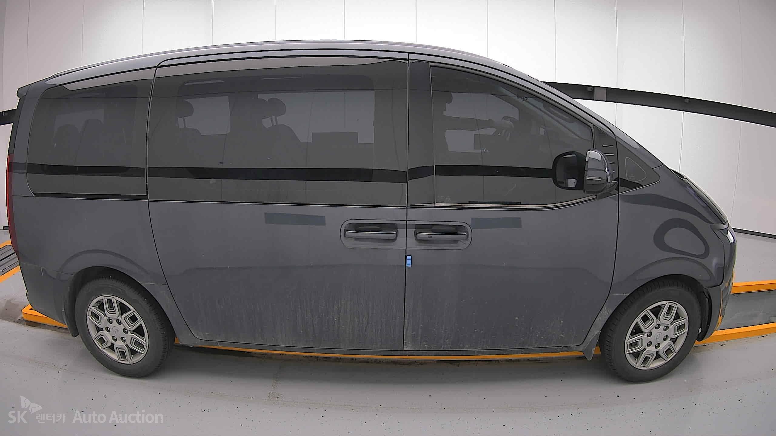 2022 - hyundai staria