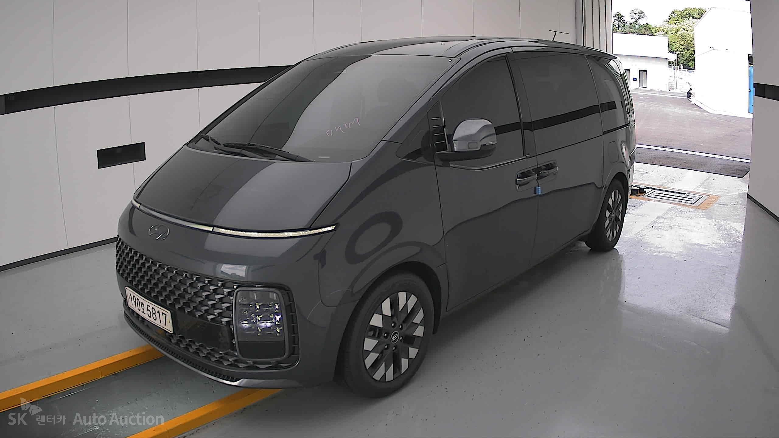 2022 - hyundai staria