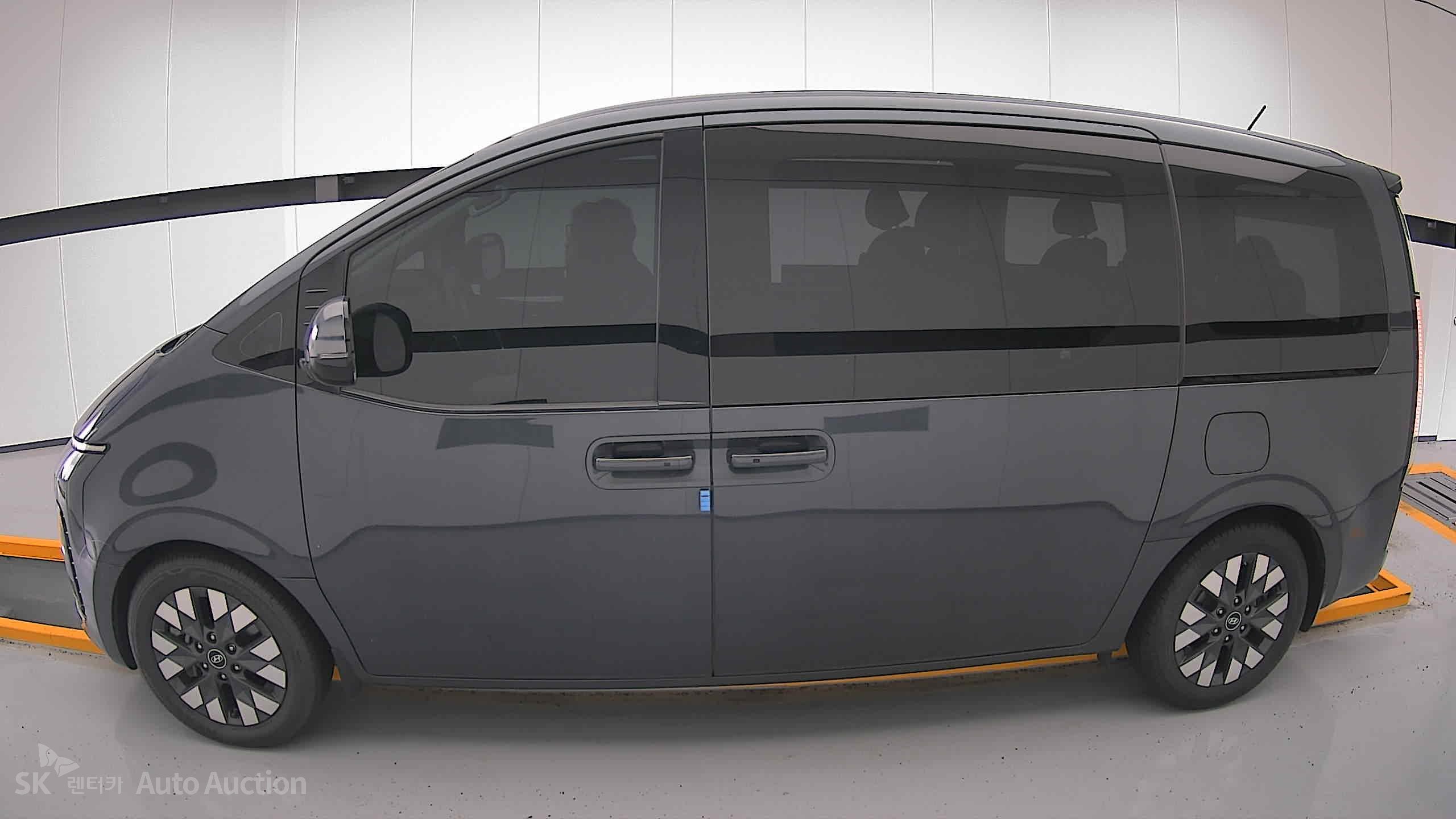 2022 - hyundai staria