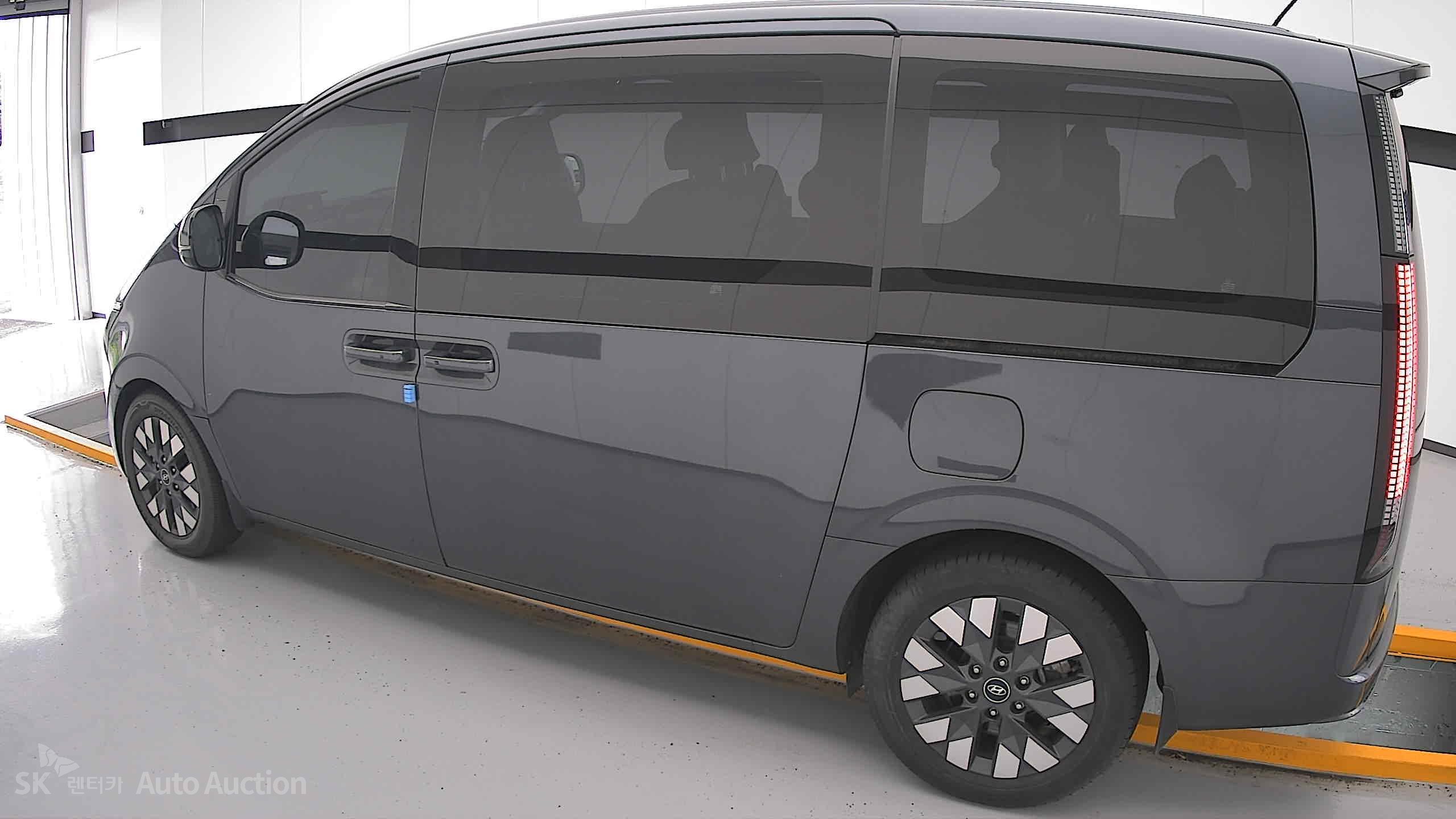 2022 - hyundai staria