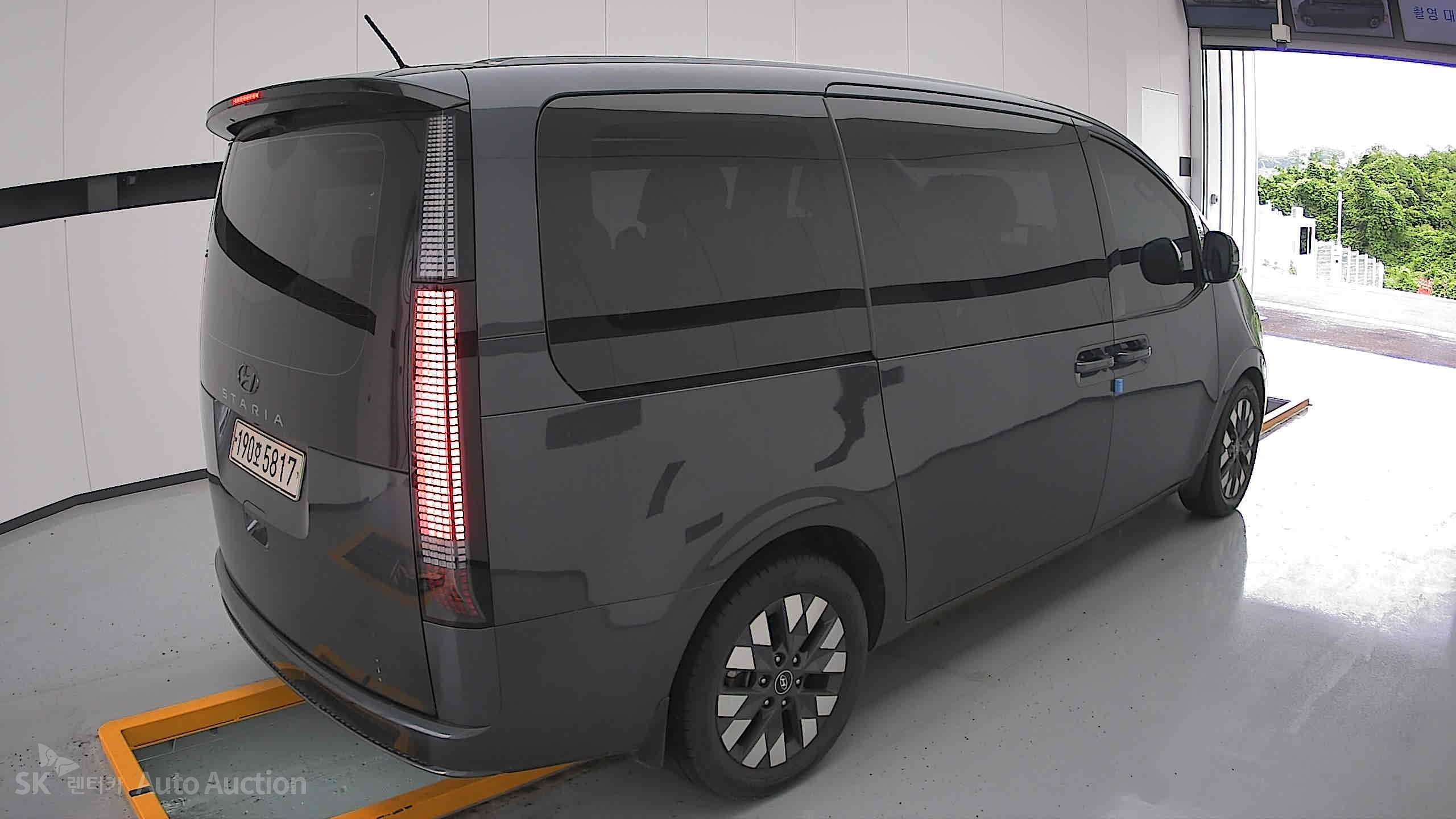 2022 - hyundai staria