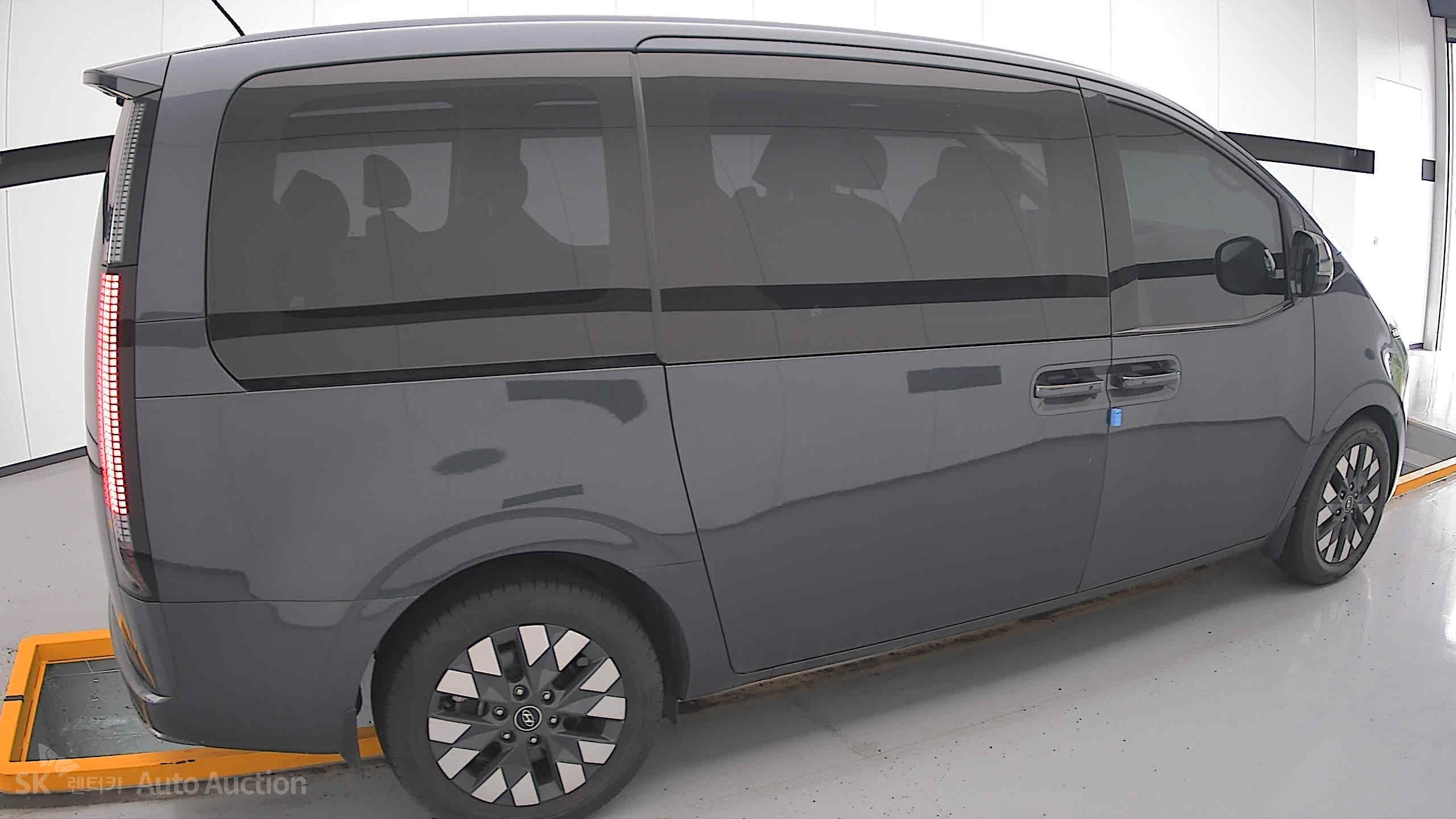 2022 - hyundai staria