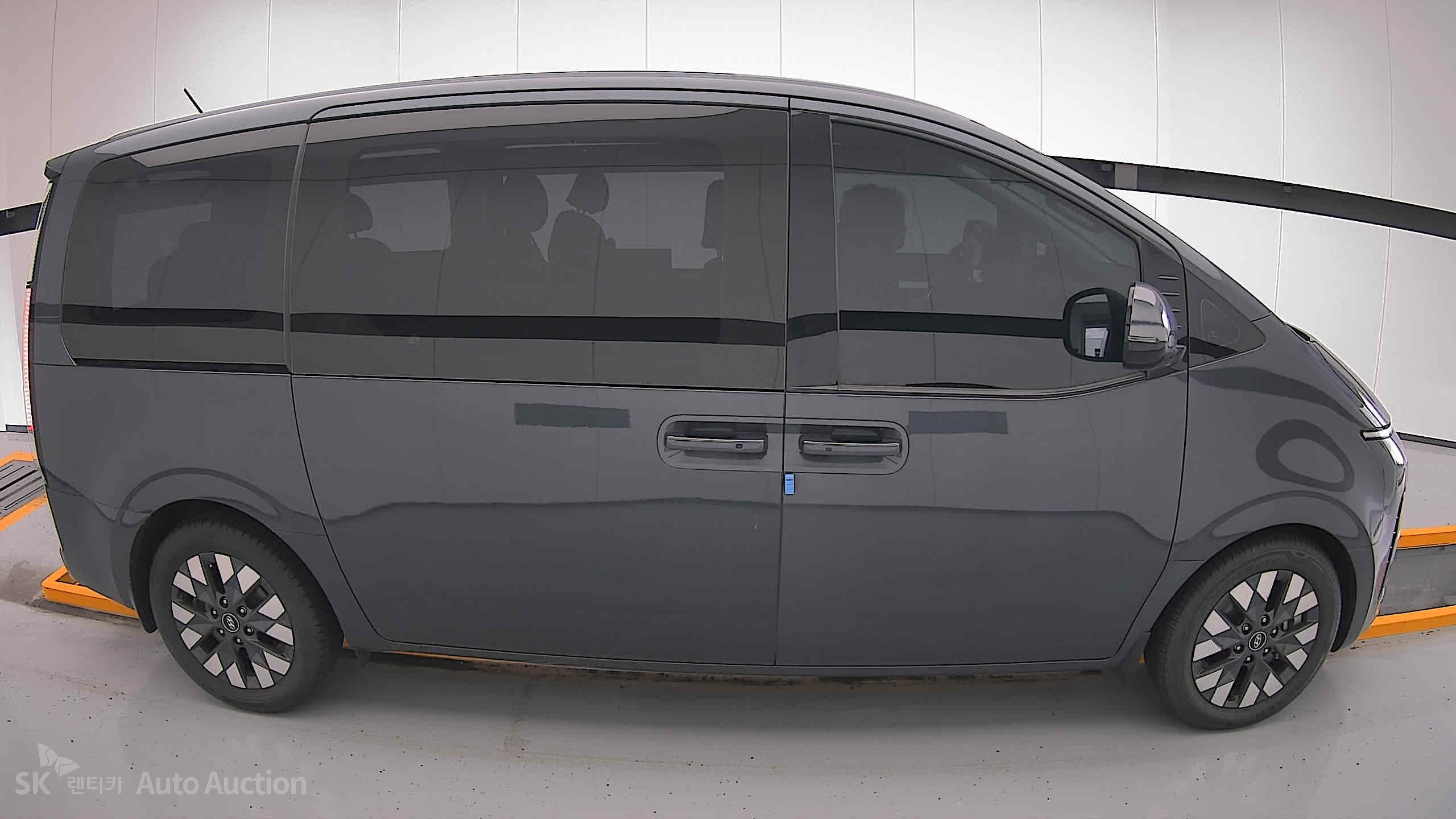 2022 - hyundai staria