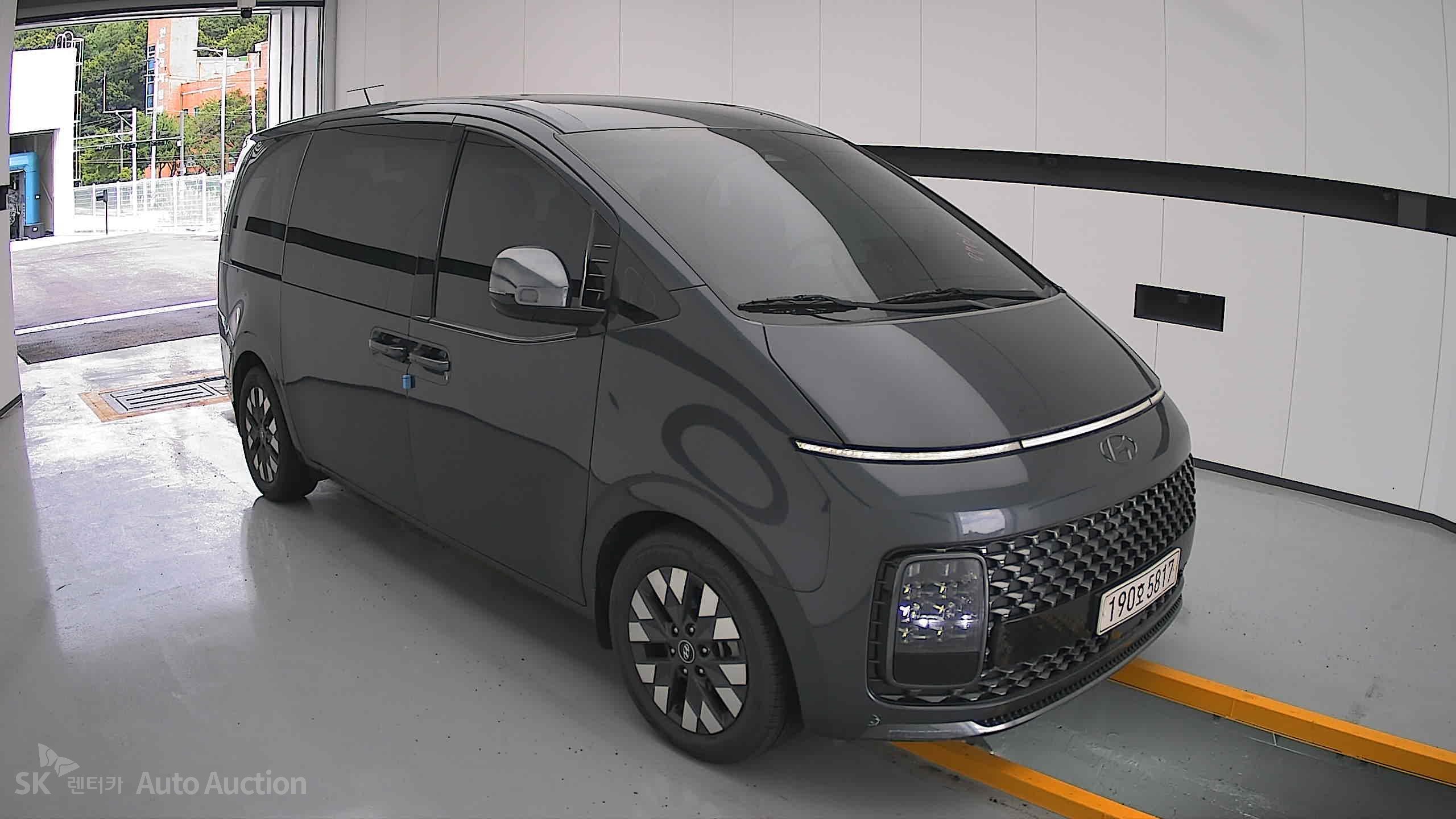 2022 - hyundai staria