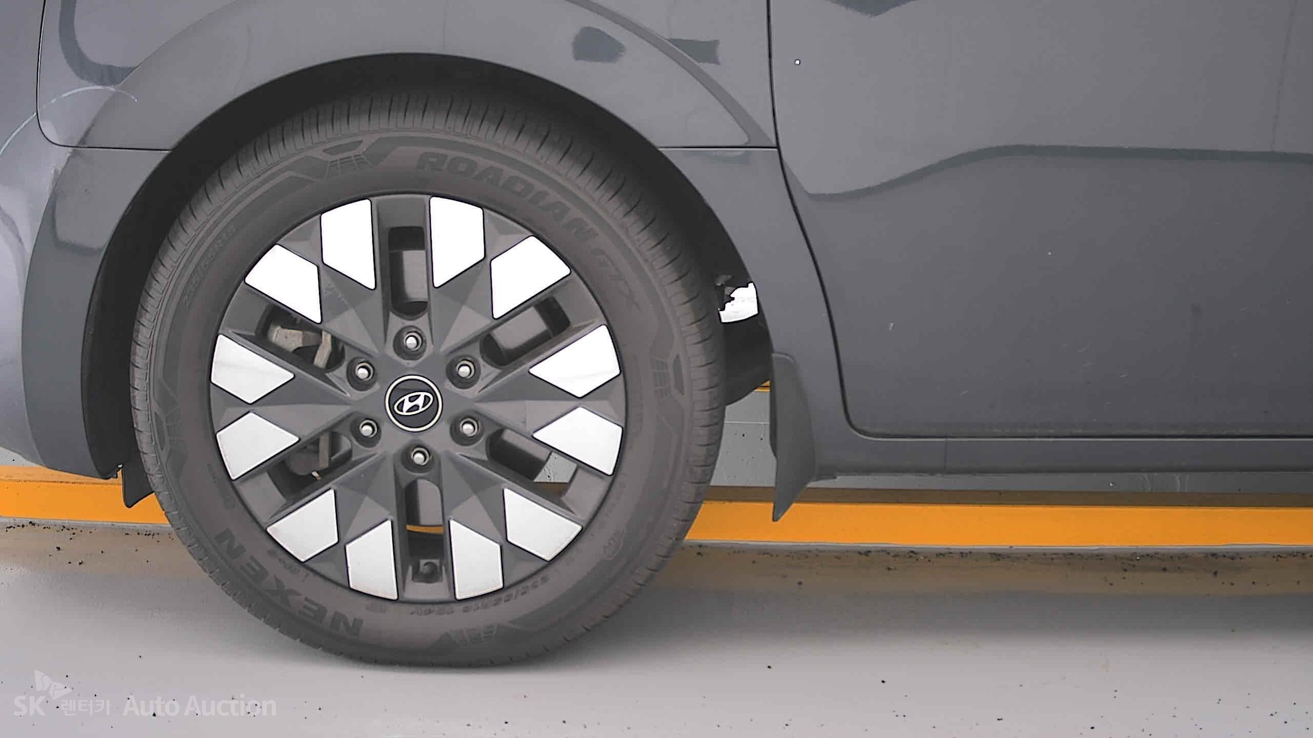 2022 - hyundai staria
