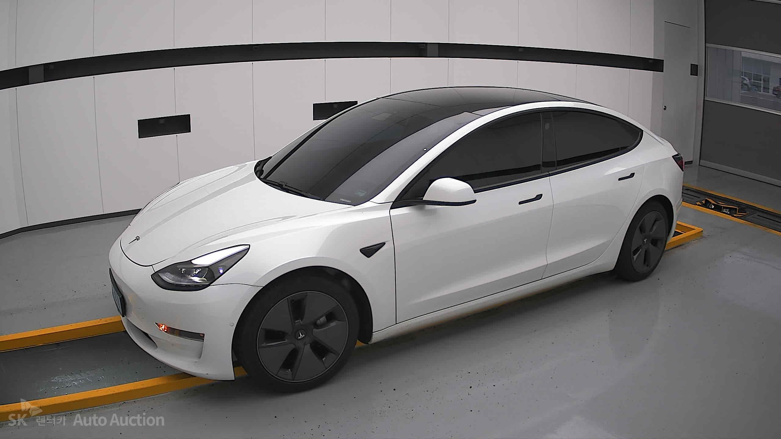 2021 - tesla model 3