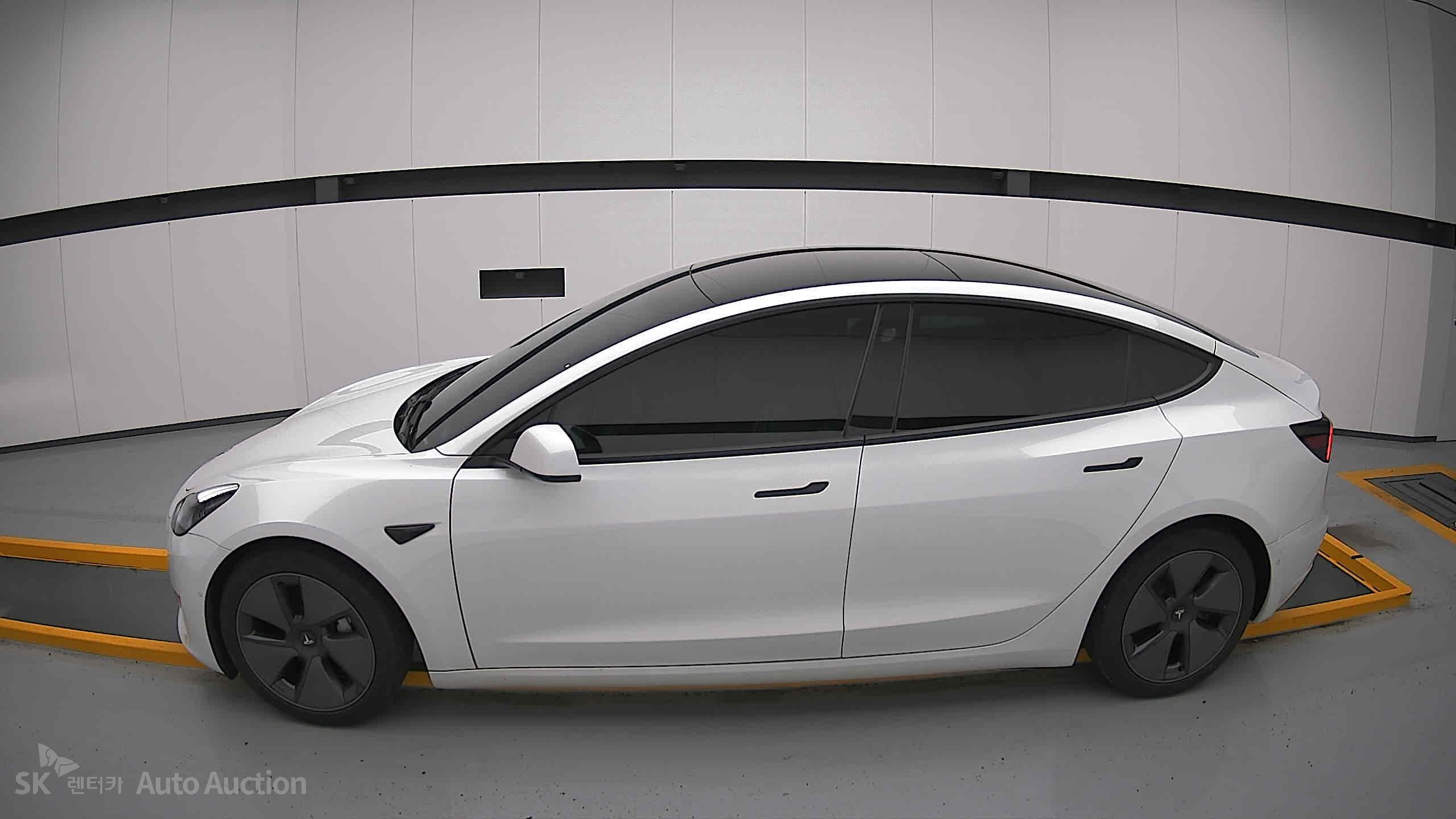2021 - tesla model 3