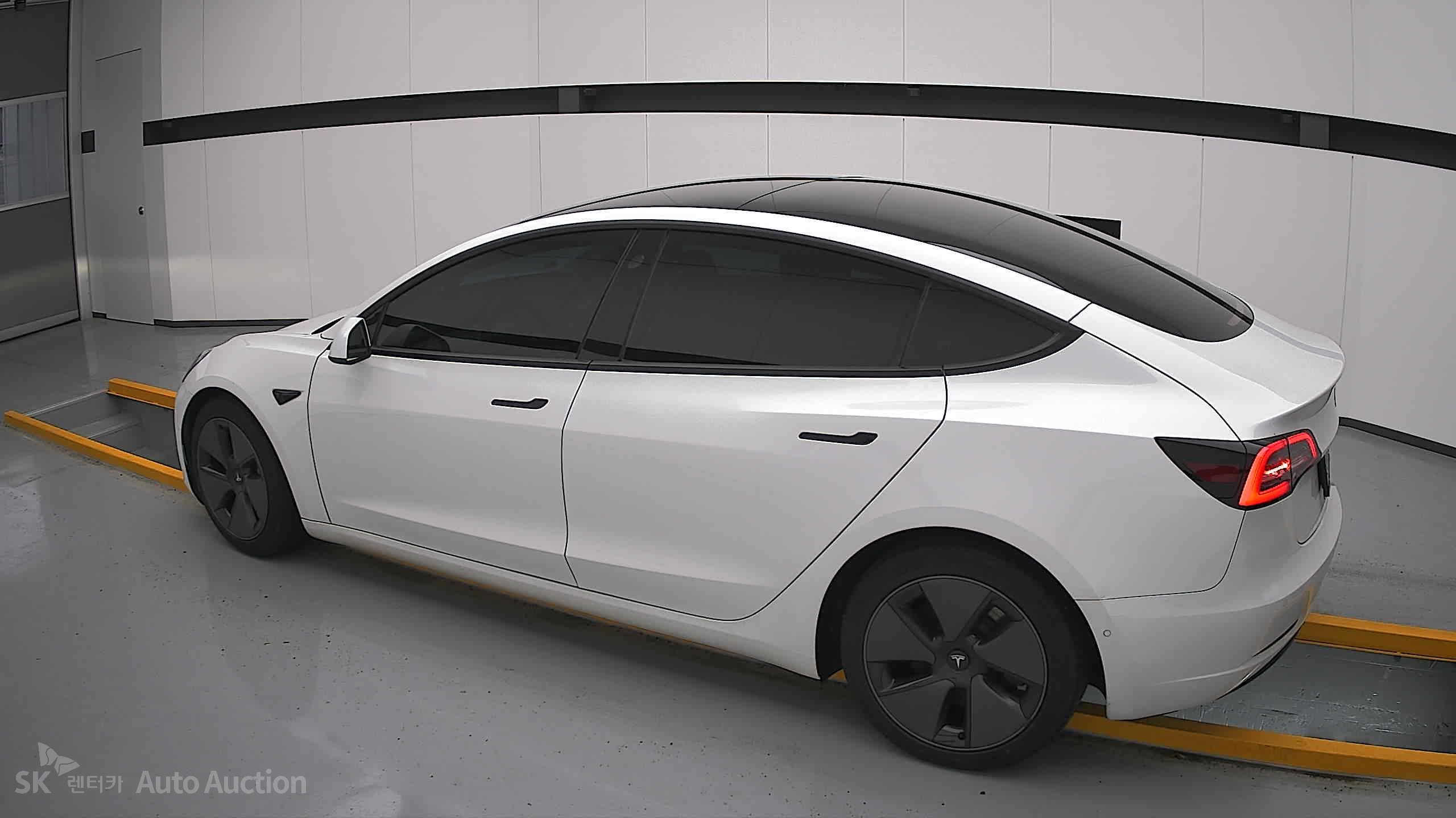 2021 - tesla model 3