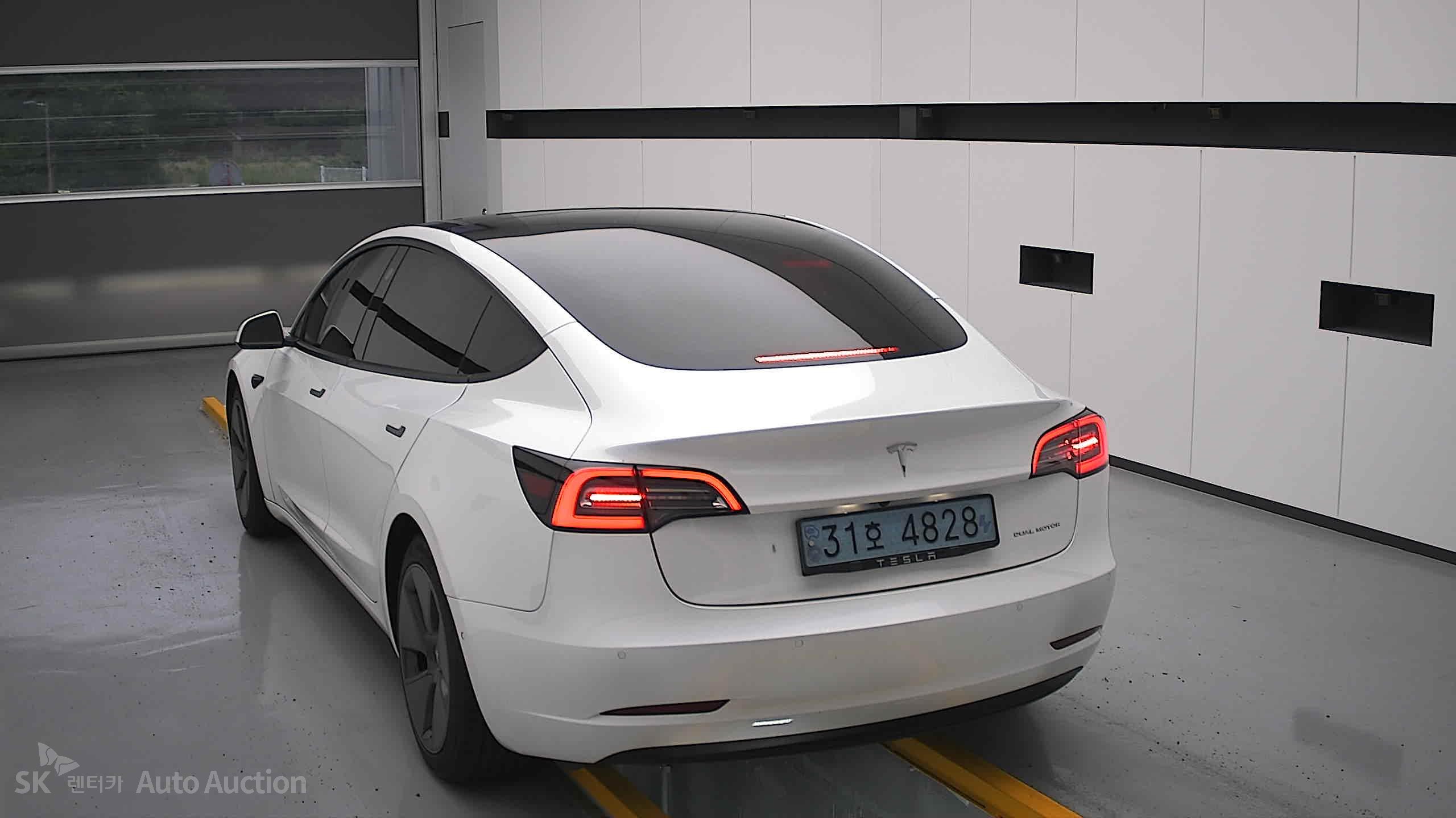 2021 - tesla model 3