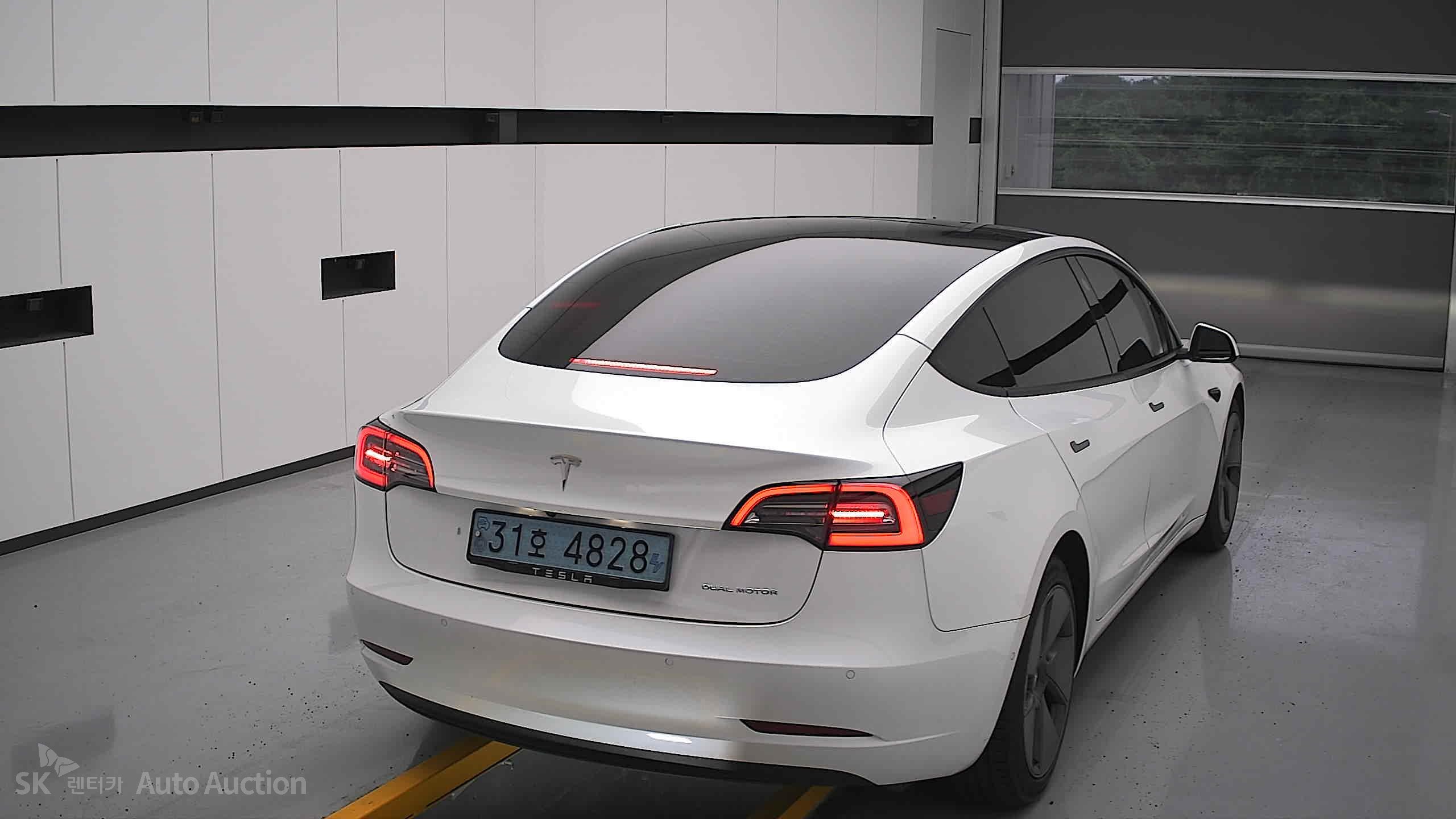 2021 - tesla model 3