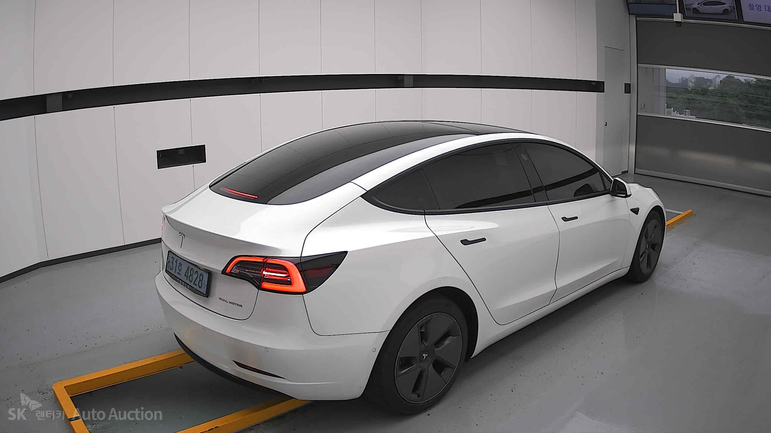 2021 - tesla model 3