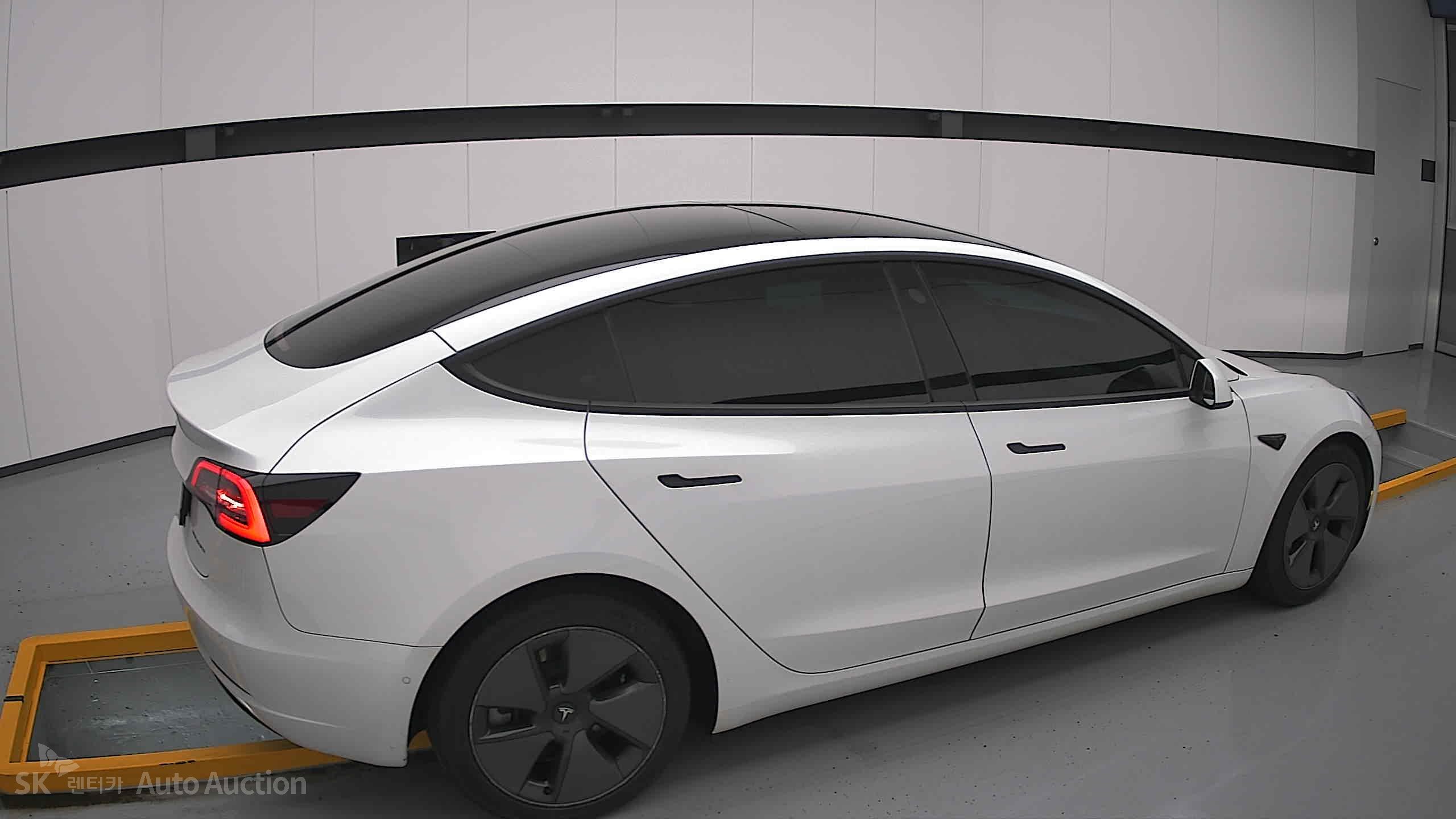 2021 - tesla model 3