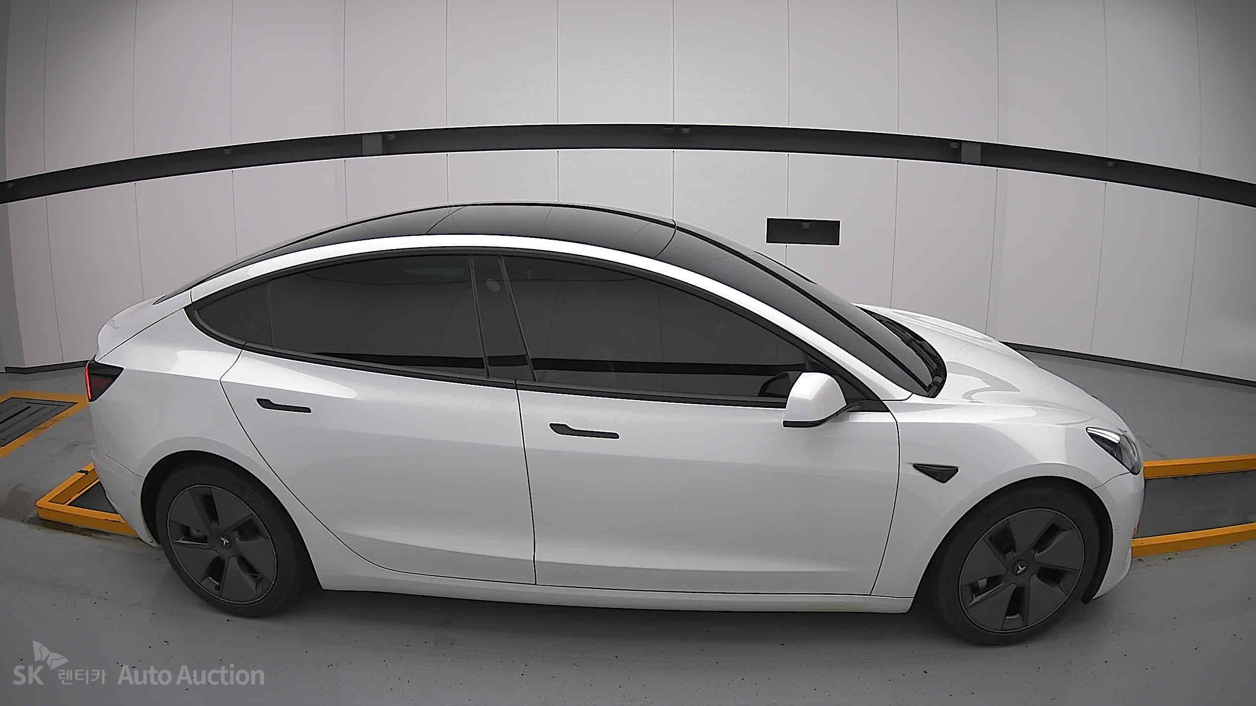 2021 - tesla model 3