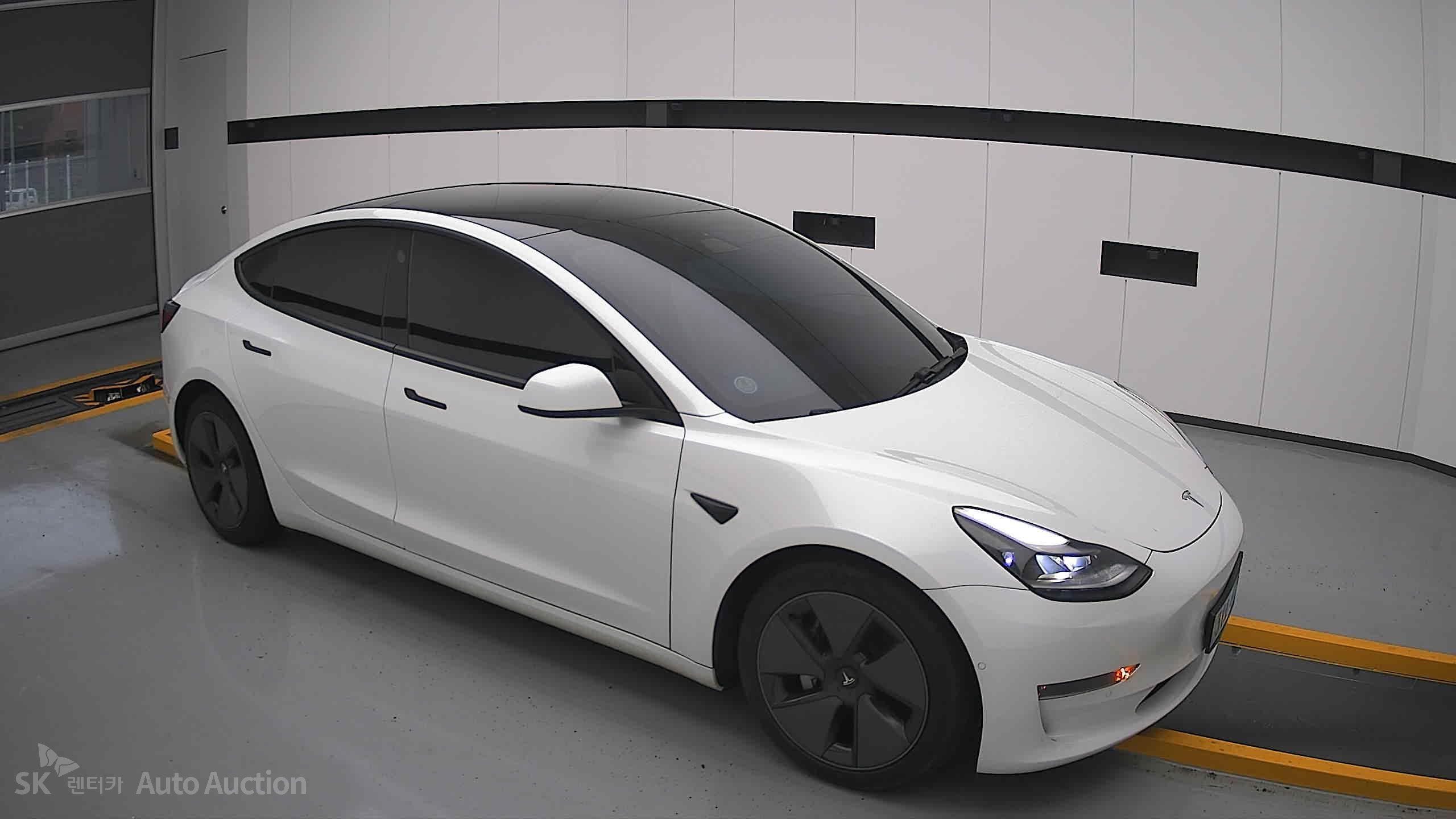 2021 - tesla model 3