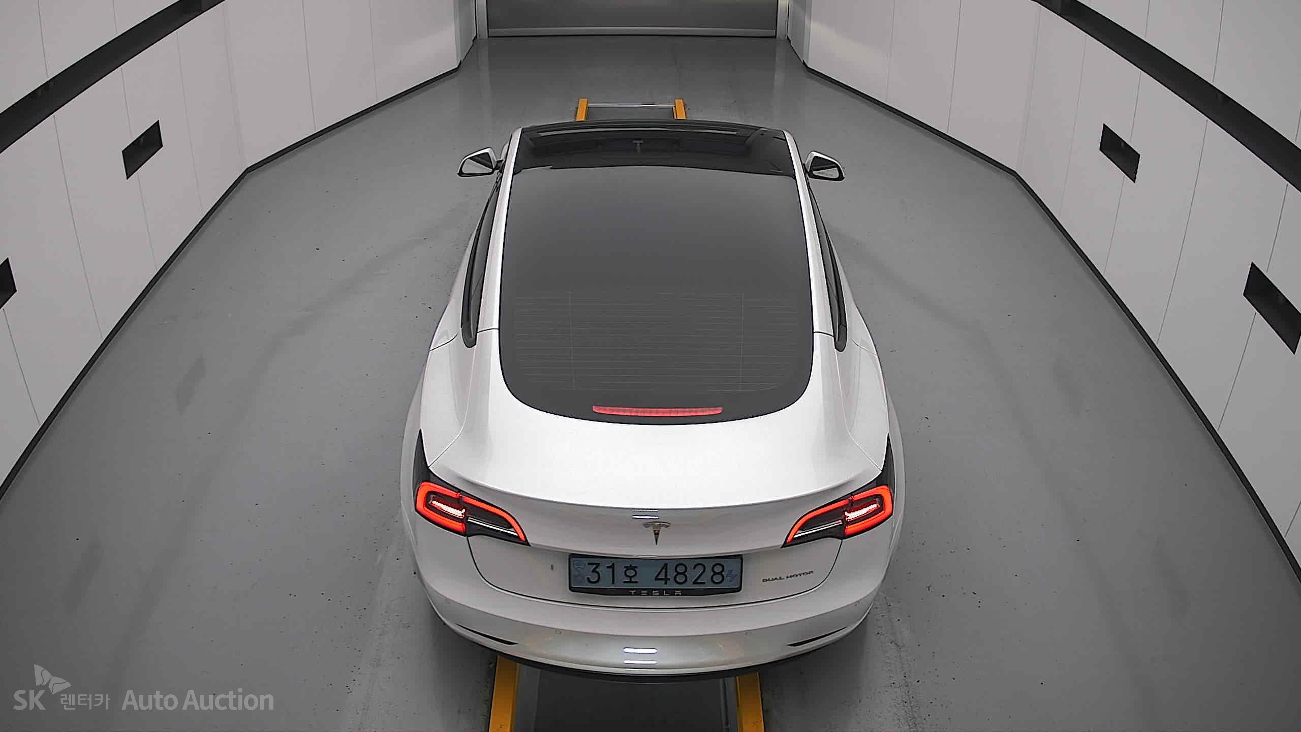 2021 - tesla model 3