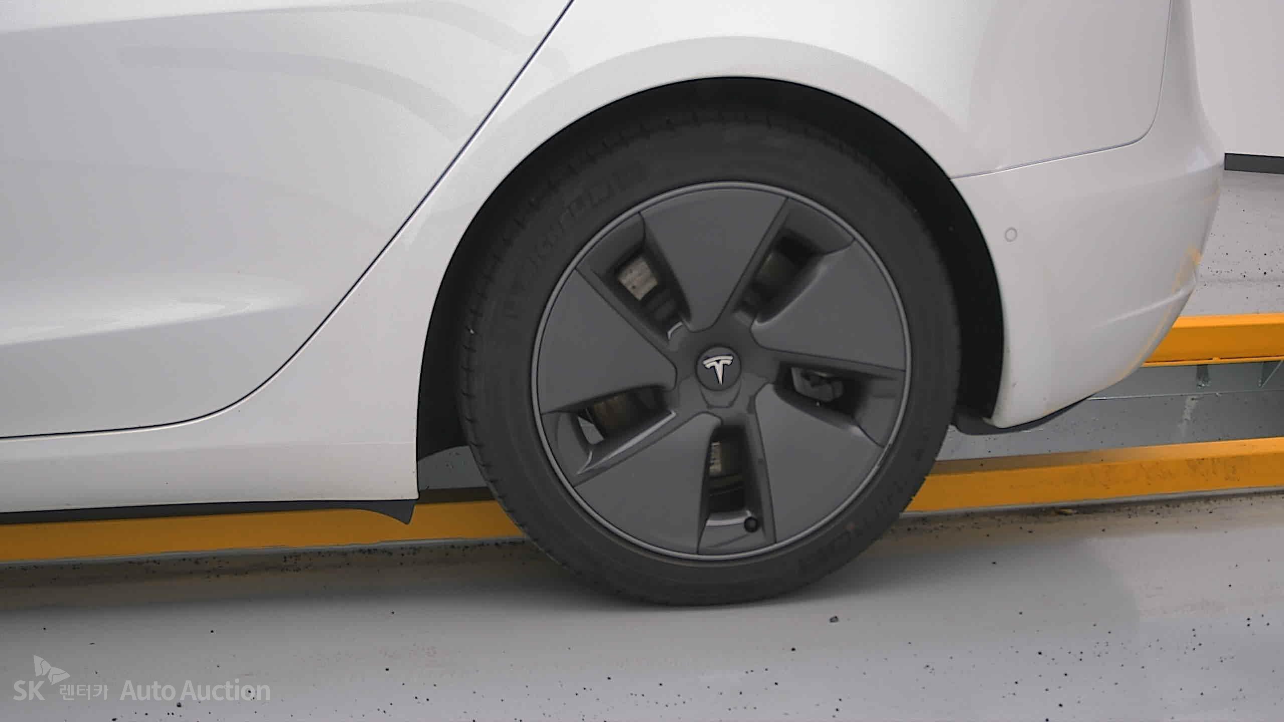 2021 - tesla model 3