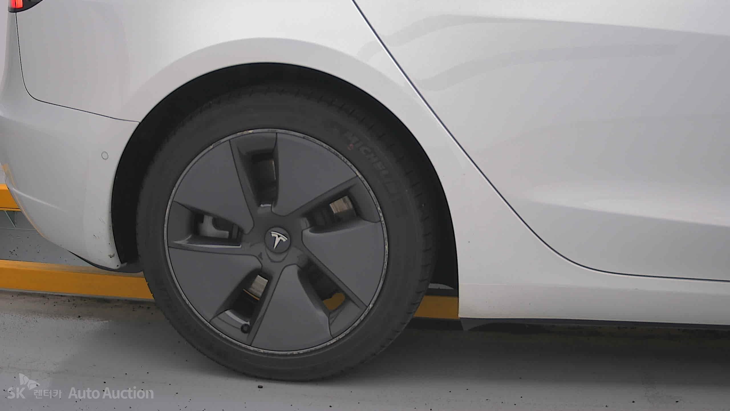 2021 - tesla model 3
