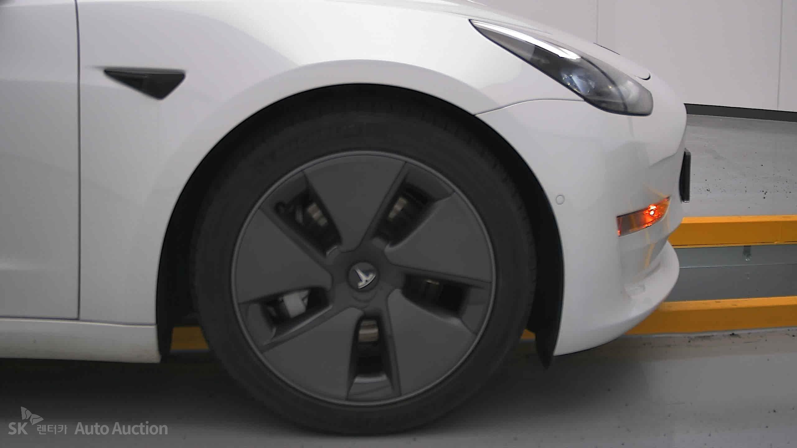 2021 - tesla model 3
