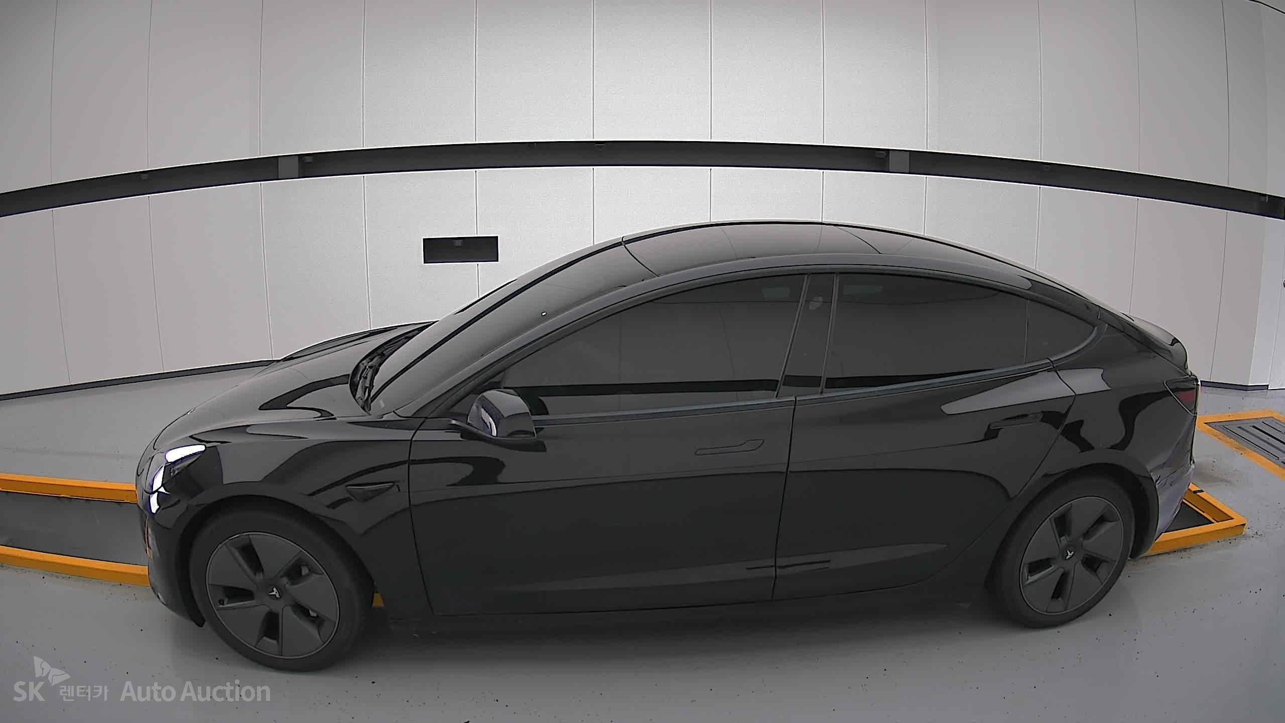 Tesla Model 3 2022 — صورة 13