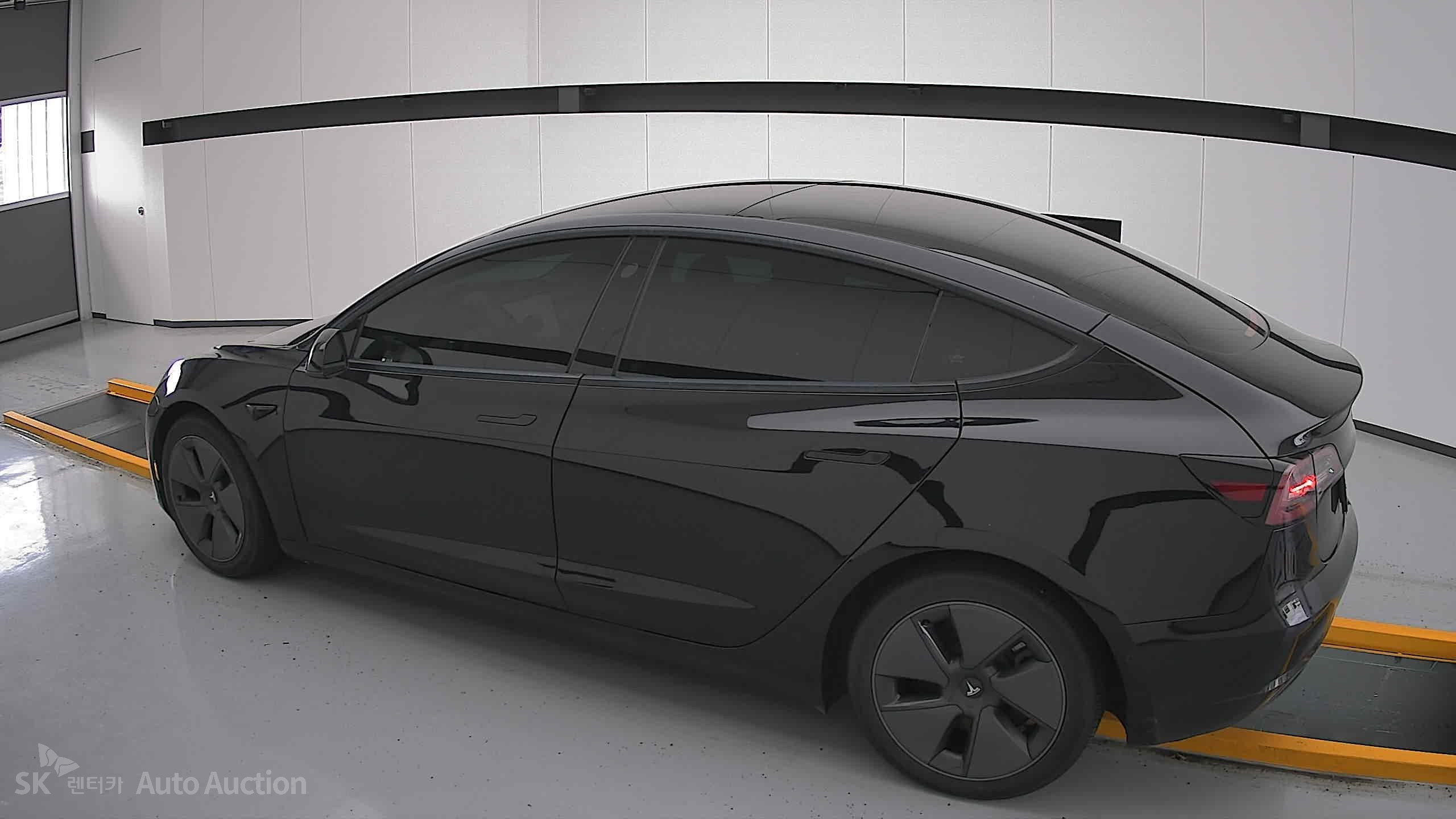 Tesla Model 3 2022 — صورة 14