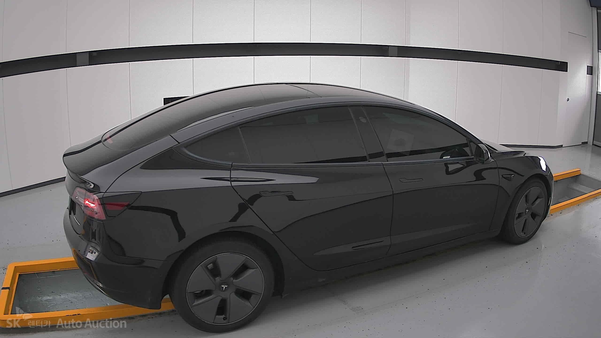Tesla Model 3 2022 — صورة 18