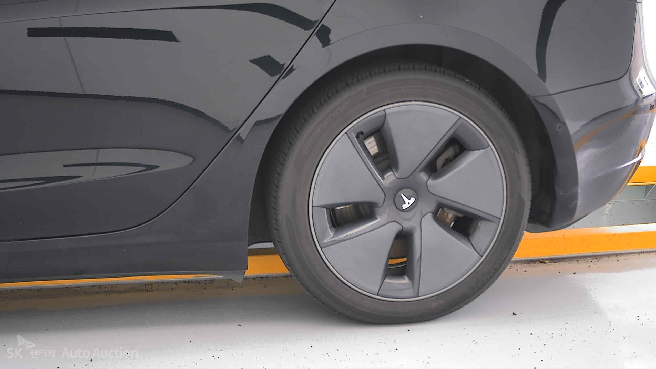 Tesla Model 3 2022 — صورة 26