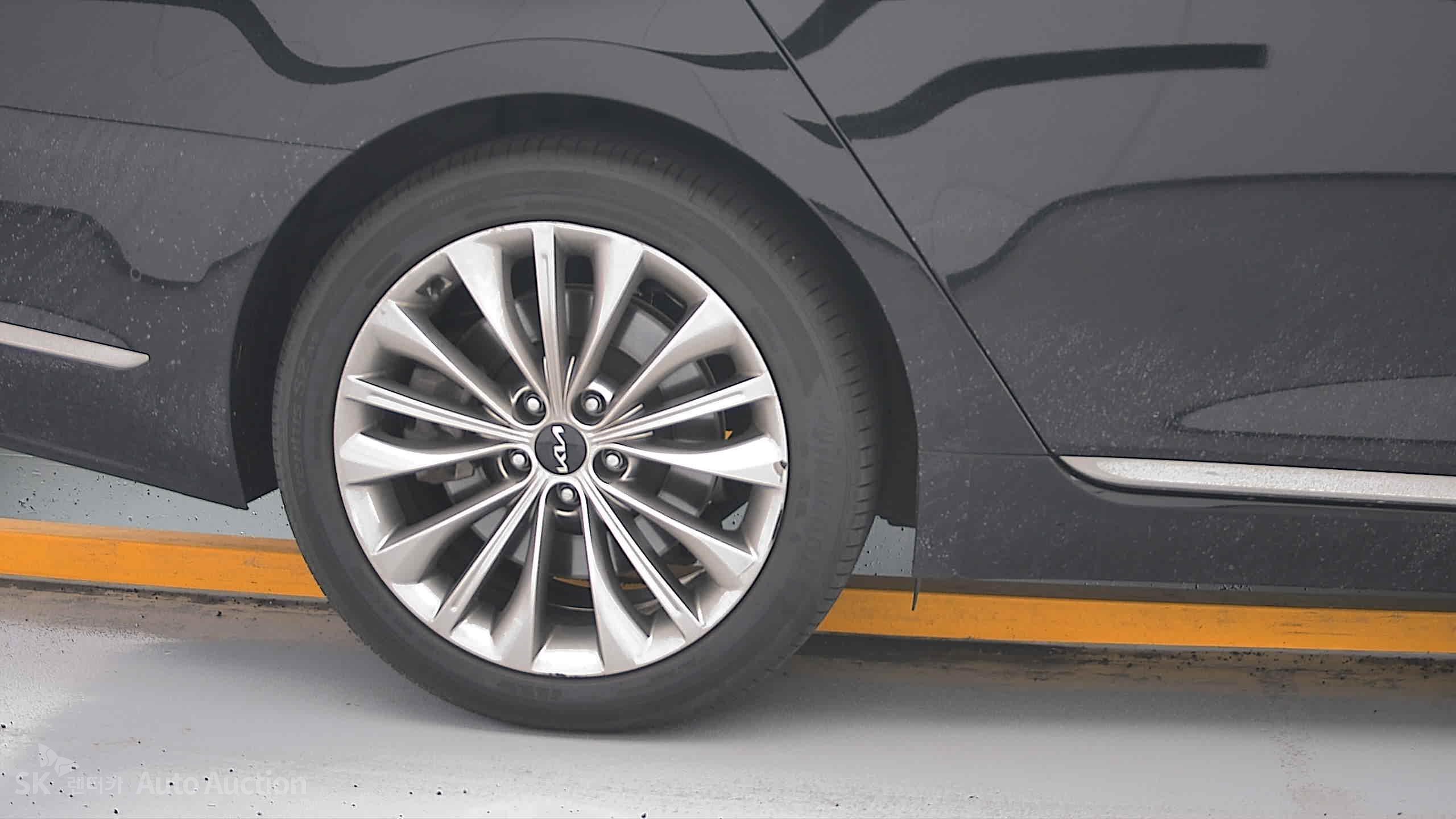 2022 - kia k9