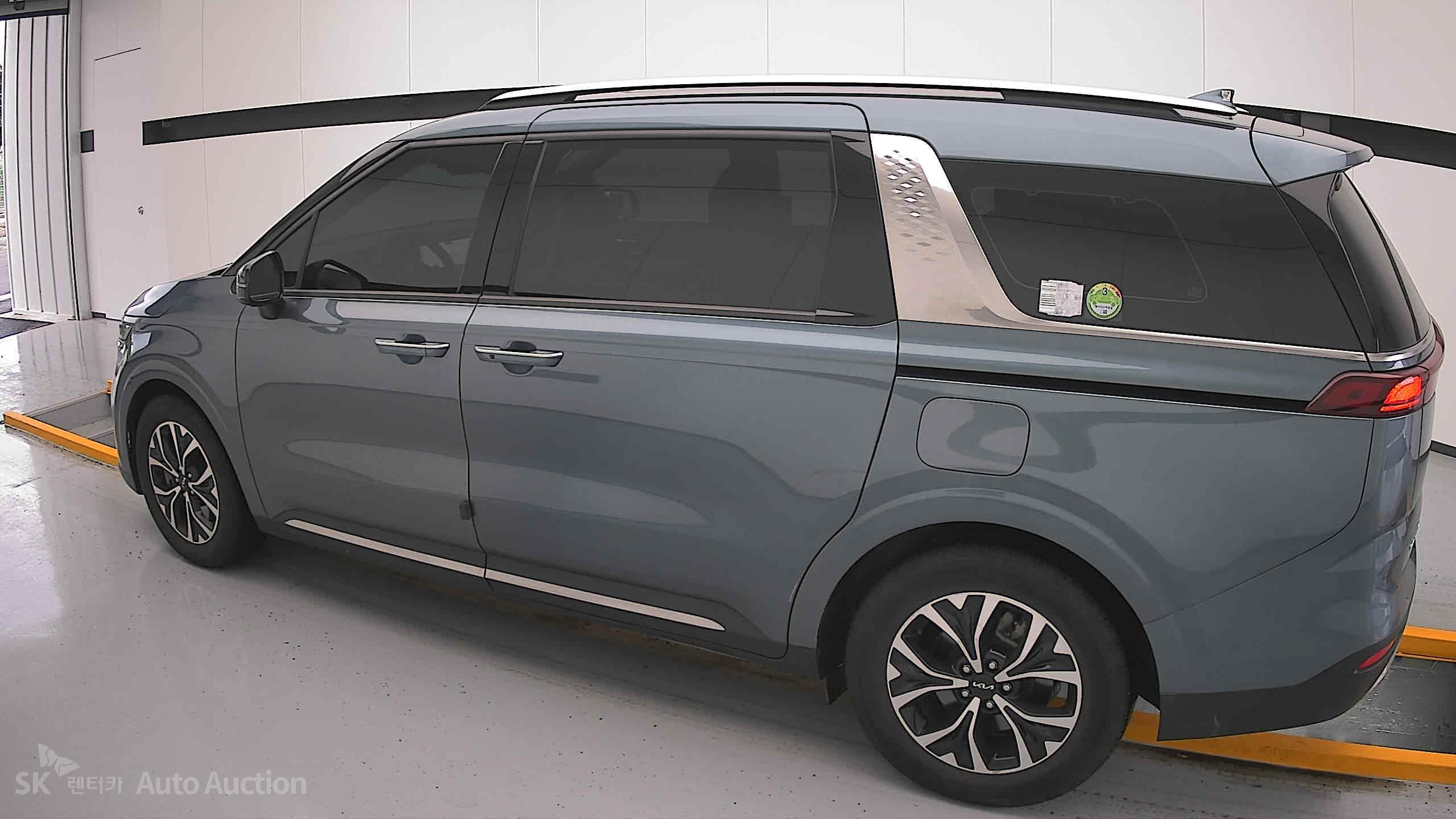 2023 - kia carnival