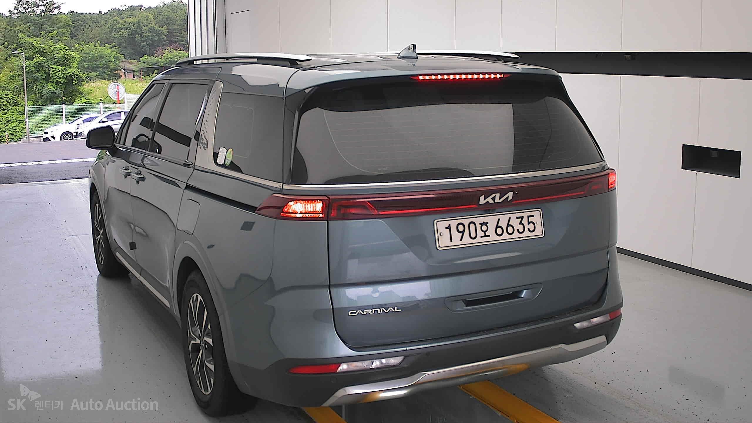 2023 - kia carnival
