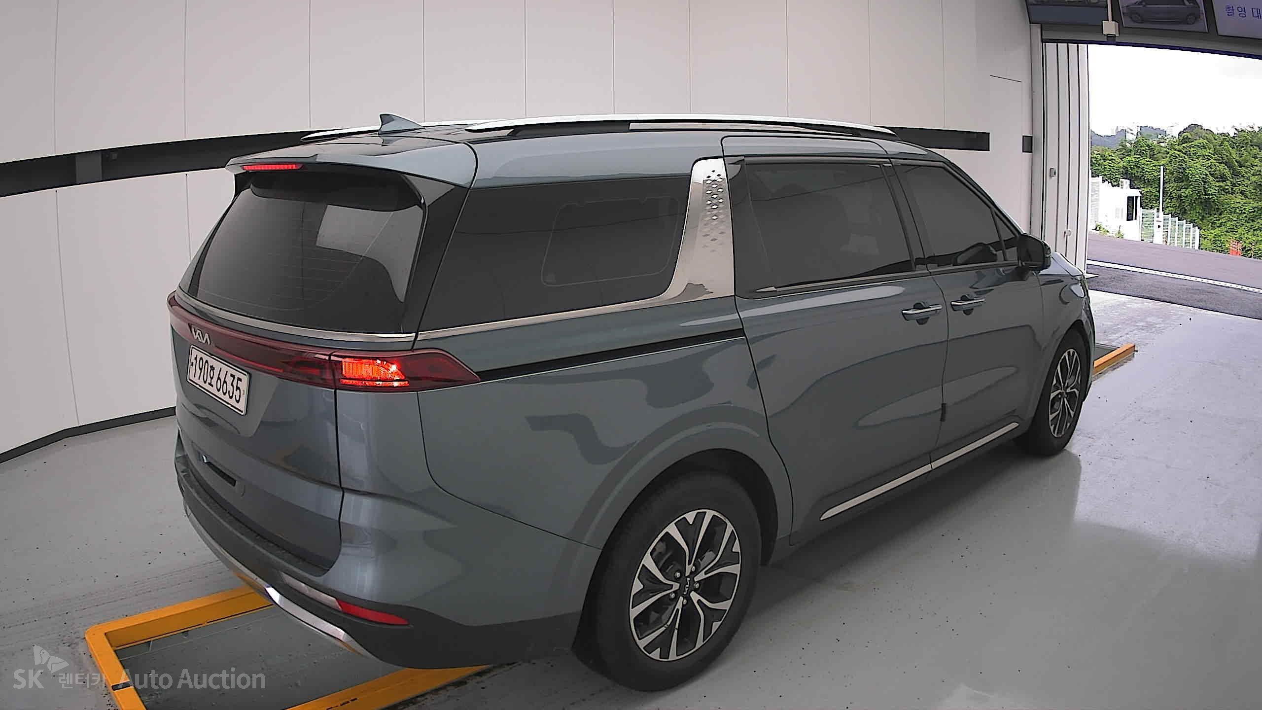 2023 - kia carnival