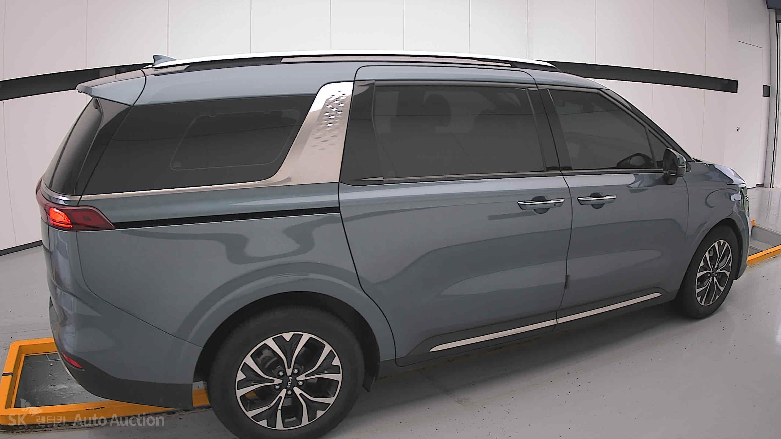 2023 - kia carnival