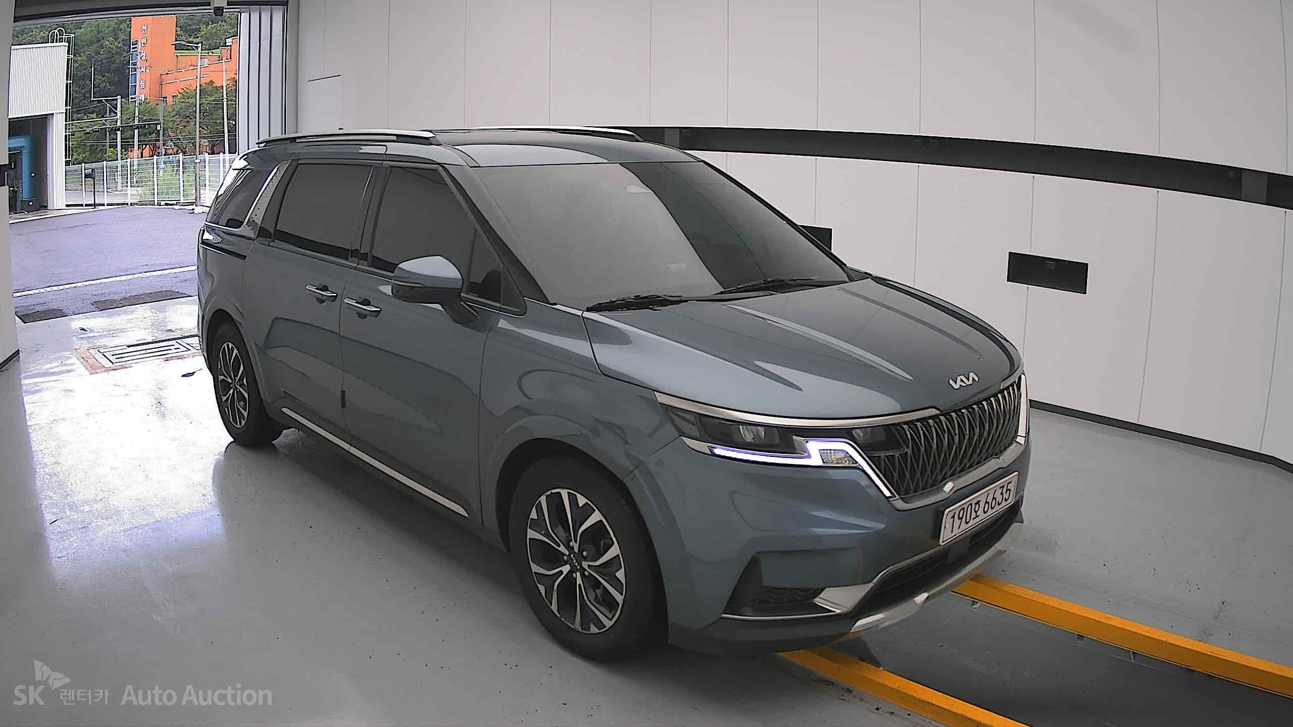 2023 - kia carnival