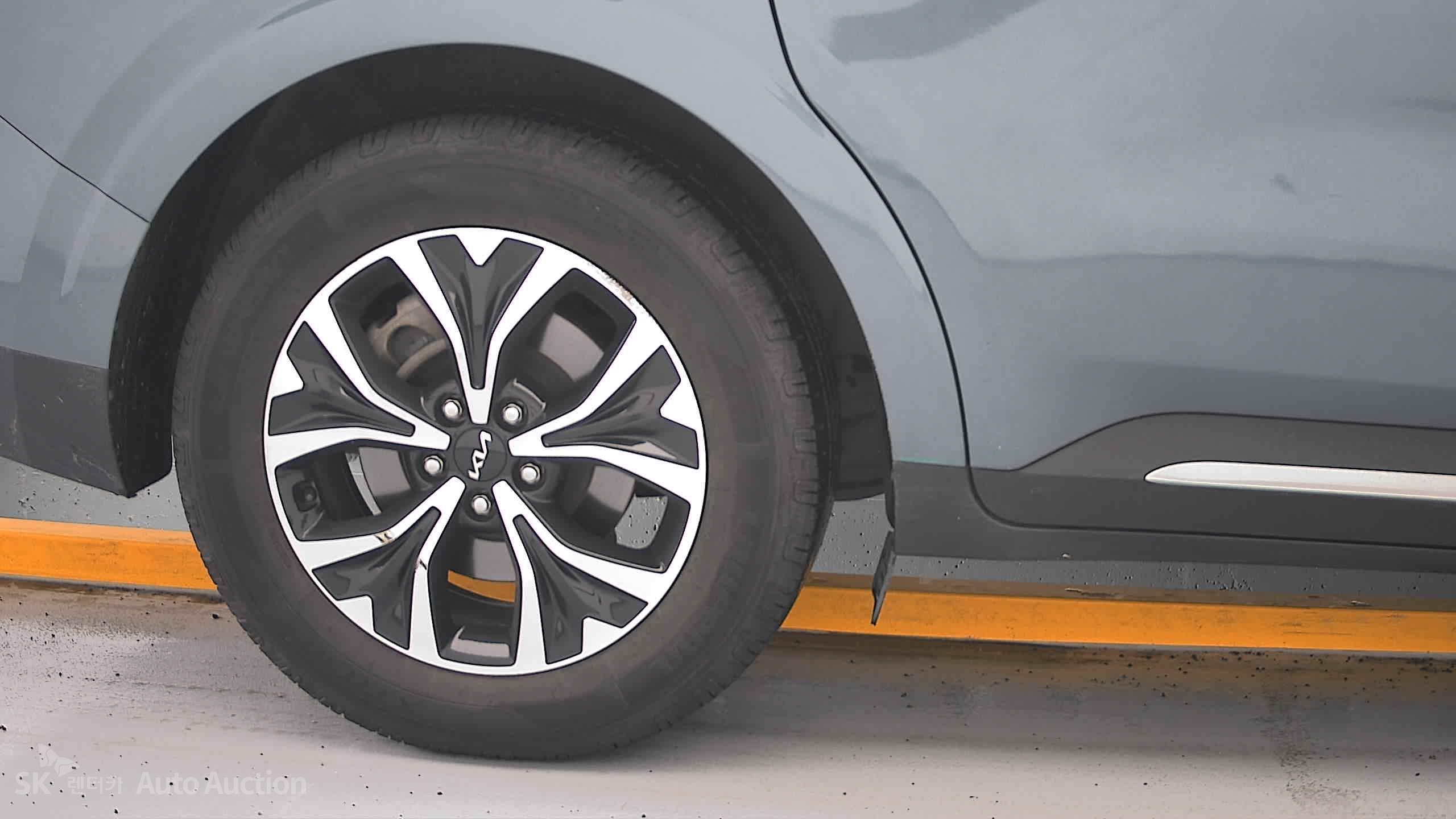 2023 - kia carnival