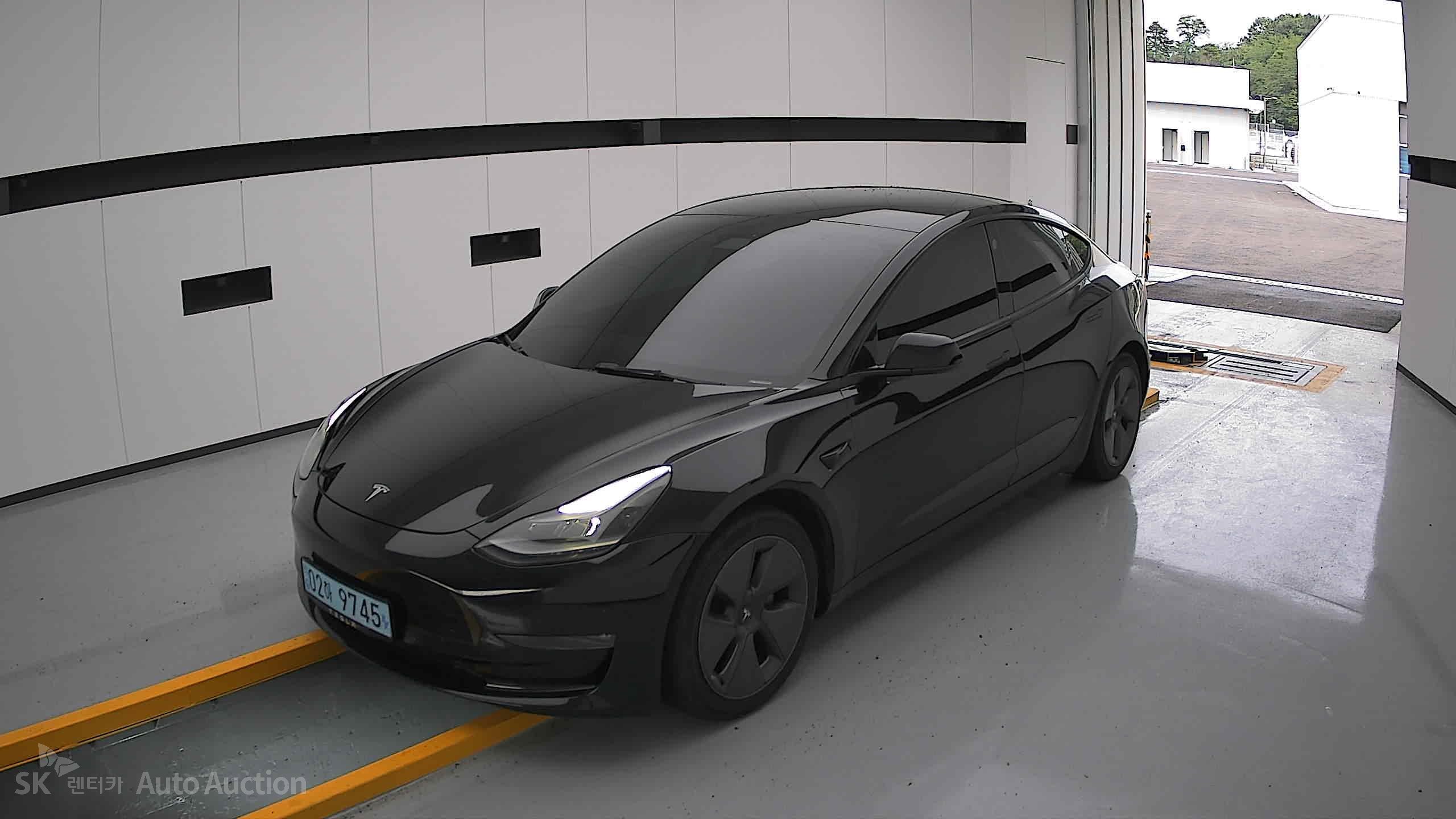 2022 - tesla model 3